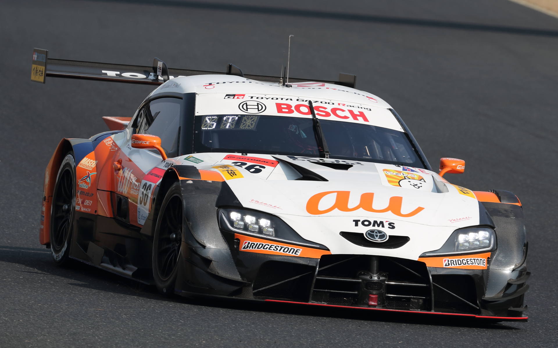 ディフェンディングチャンピオンとなる36号車のau TOM'S GR Supraは仕上がりのよさを見せ、初日、2日目ともに総合トップのタイムを記録