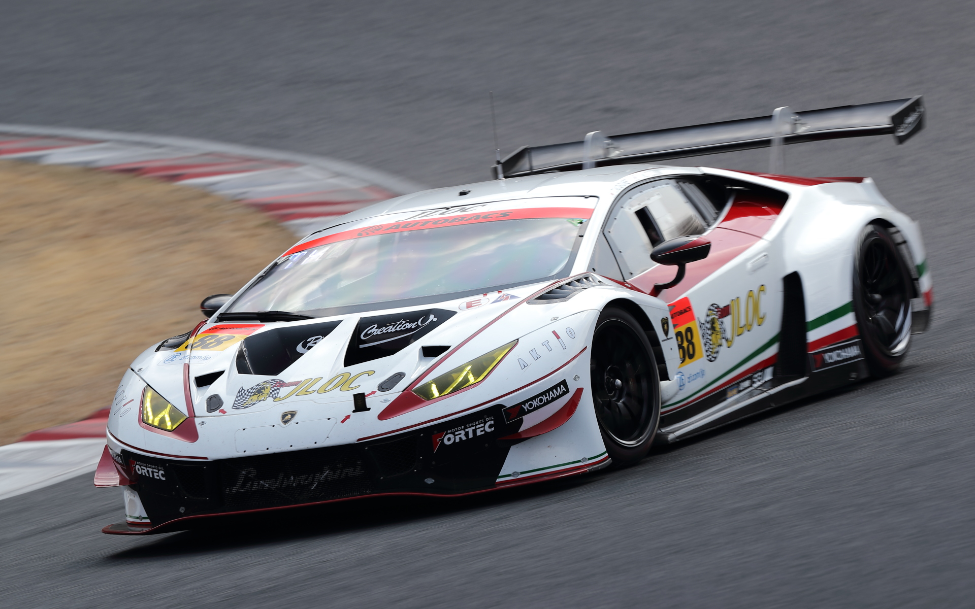 12日のセッション1でトップタイムをマークした88号車のLamborghini HURACAN GT3。公式テストの時点では車両名がTBNとなっている