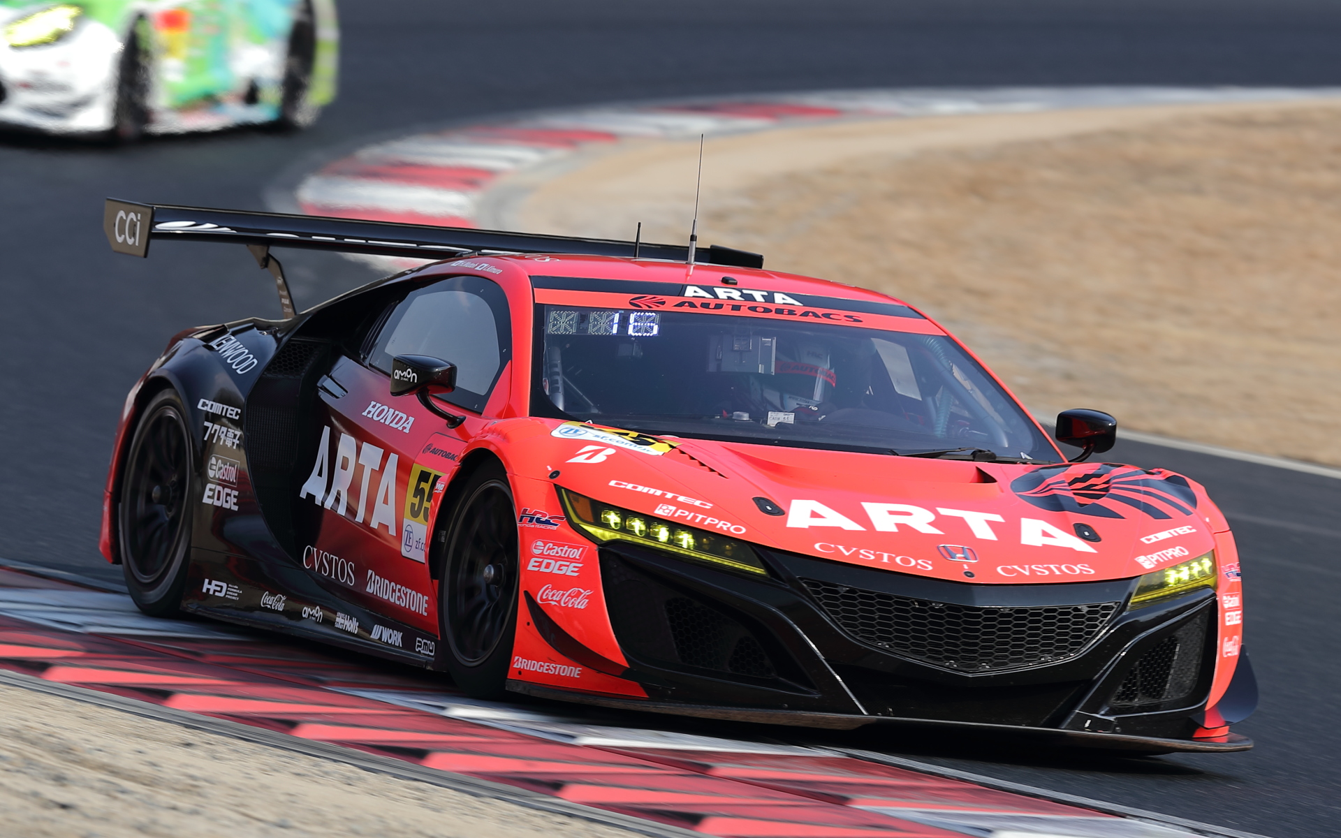 GT300クラスの白熱した戦いは55号車のARTA NSX、56号車のリアライズ日産メカニックチャンレジGR-R、65号車のLEON PYRAMID AMGも注目の存在