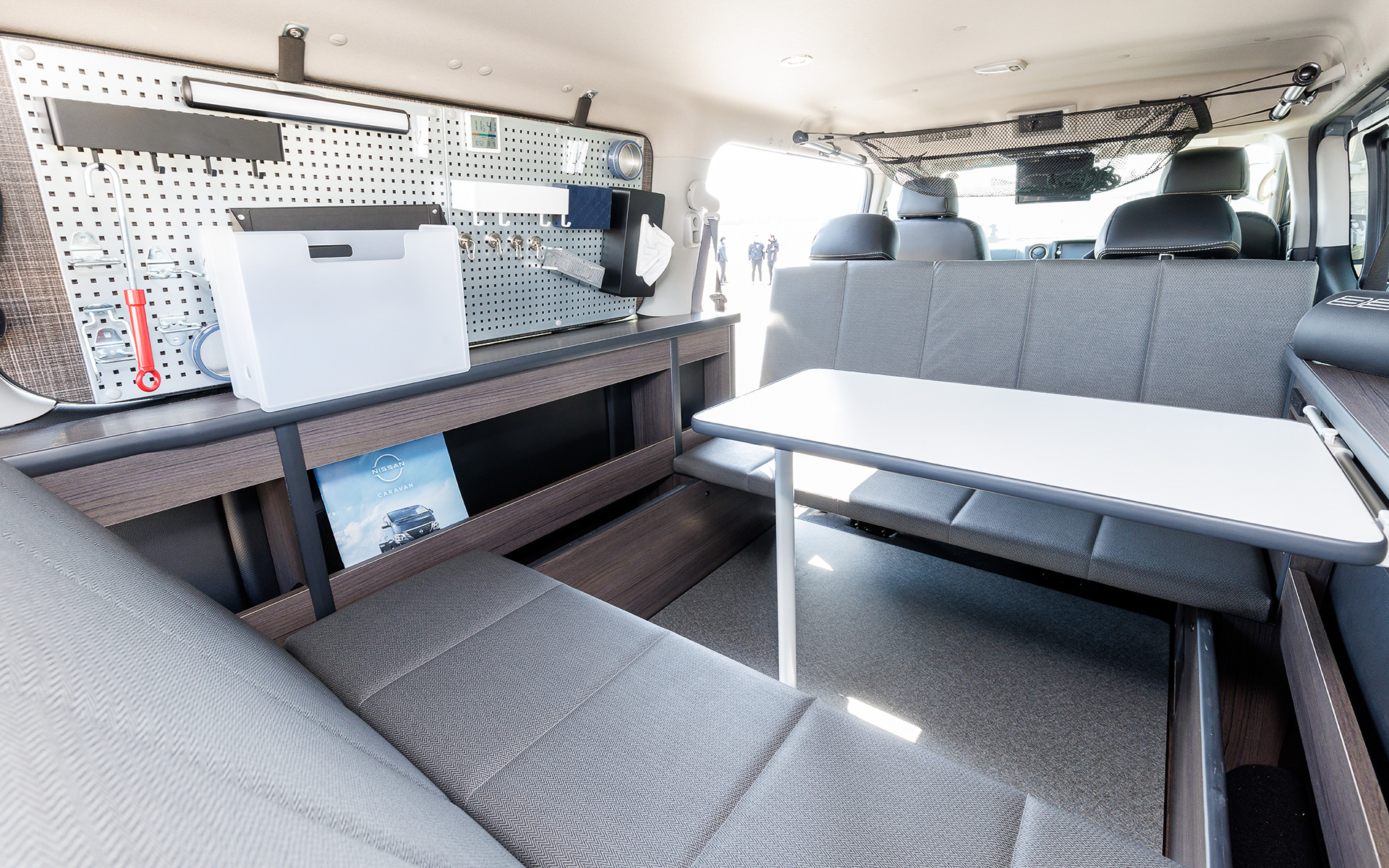 ベッドキットはテーブルにもなる