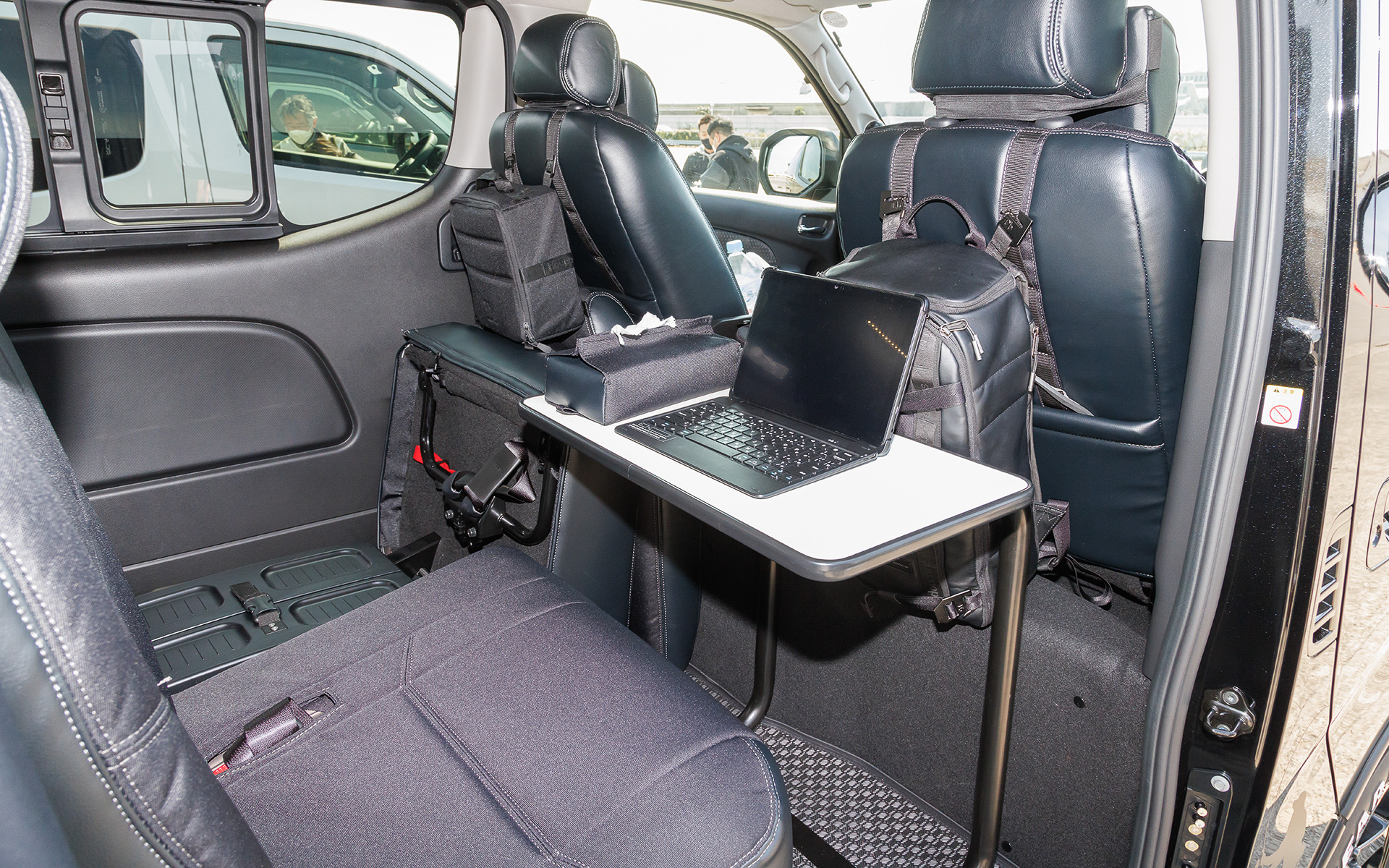 サッとテレワークも可能にするテーブルも設定