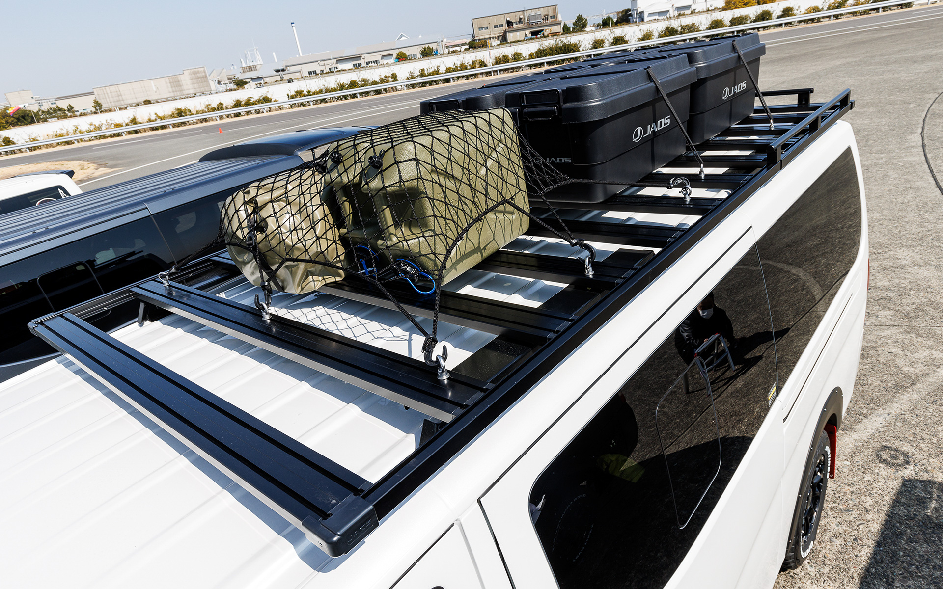 フラットラックはキャラバン専用を開発。利便性を追求した