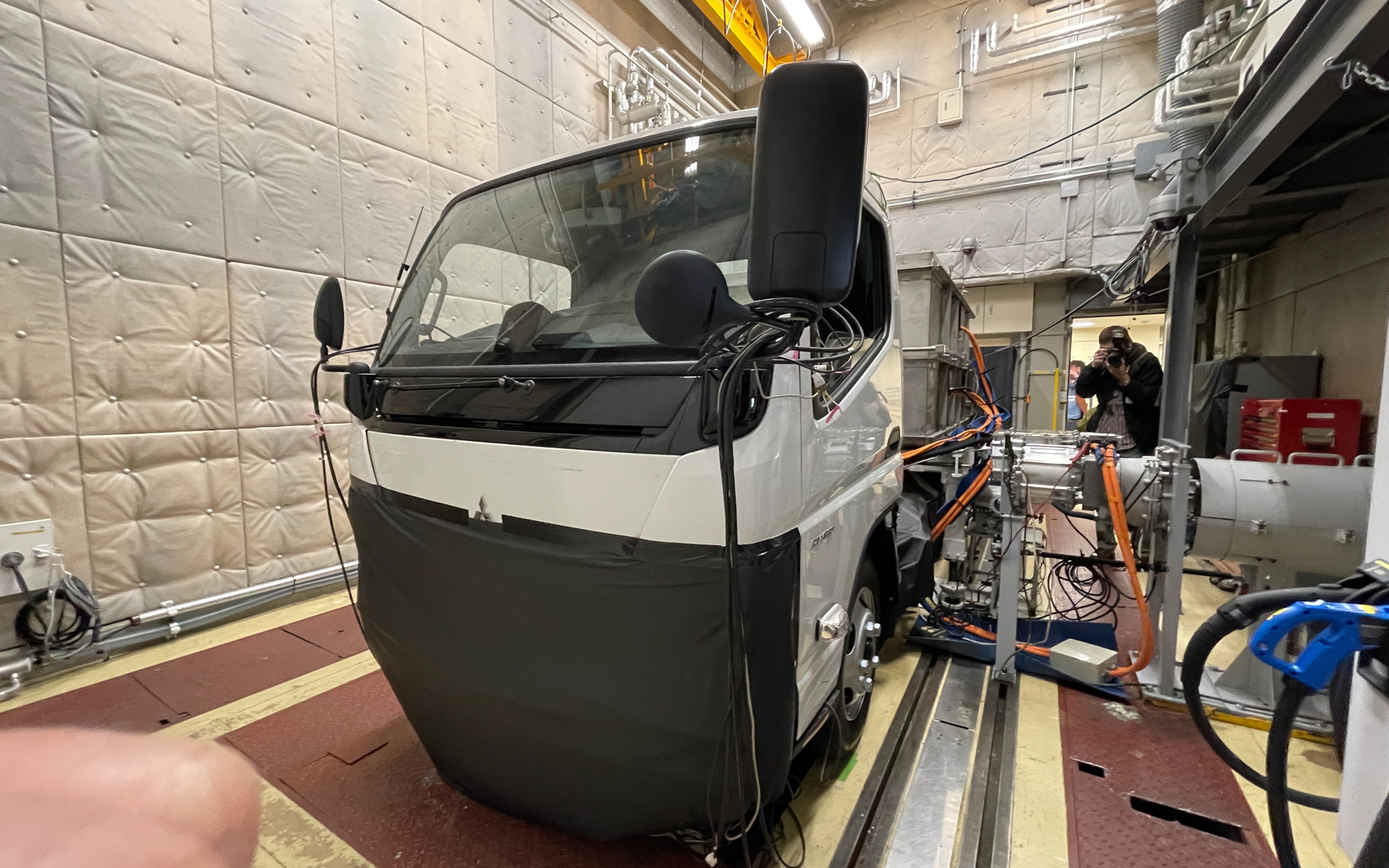 EV車両用に用意されたベンチテストの施設