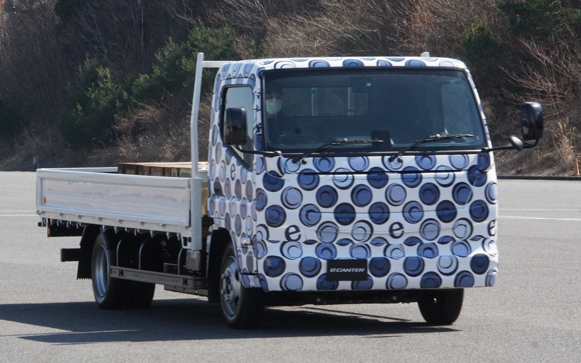 車両総重量6tのワイドキャブ