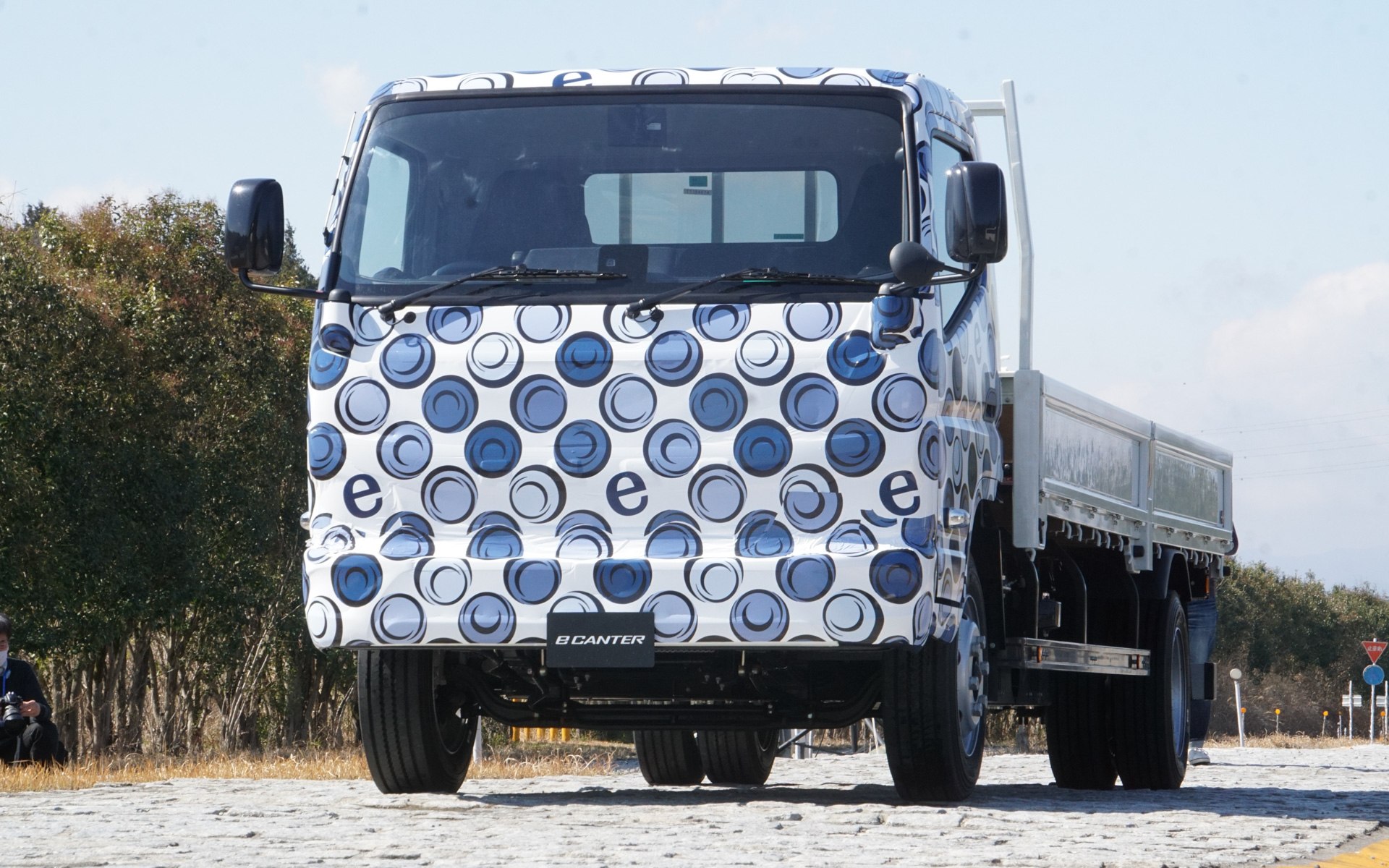 バッテリEVの小型トラック「eCanter」の次世代モデルの試作車両