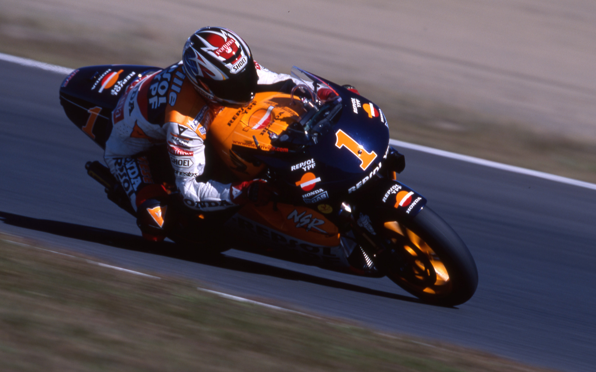 ホンダNSR500（2000年）アレックス・クリビーレ　※カウルレス展示