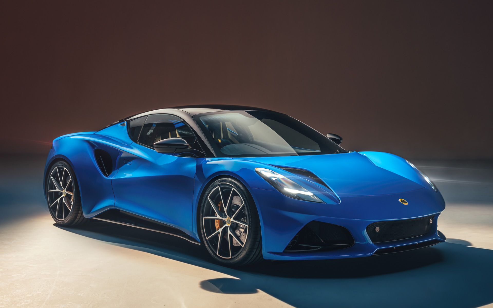 AMG製4気筒エンジン搭載モデル「エミーラ ファーストエディション」