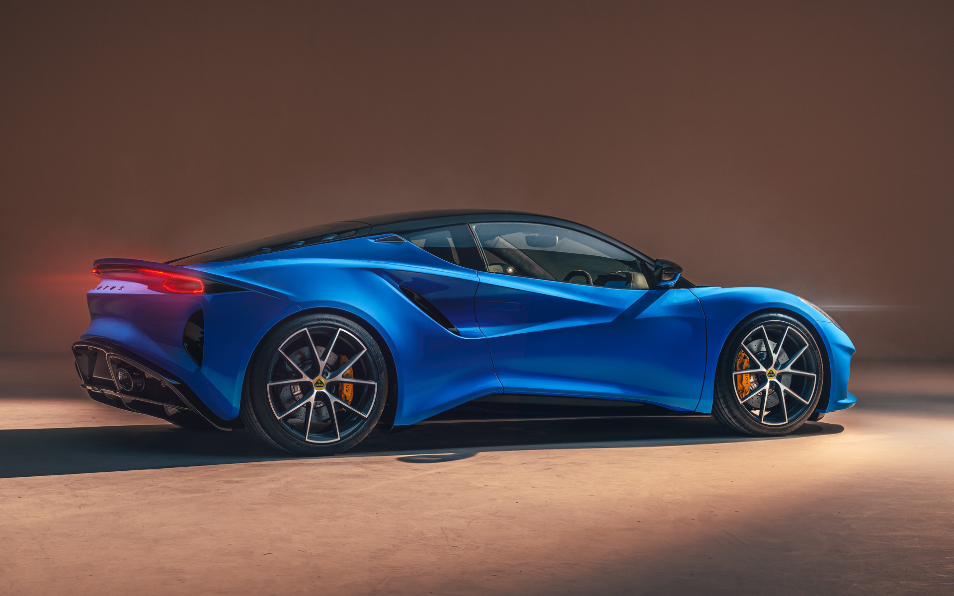 AMG製4気筒エンジン搭載モデル「エミーラ ファーストエディション」