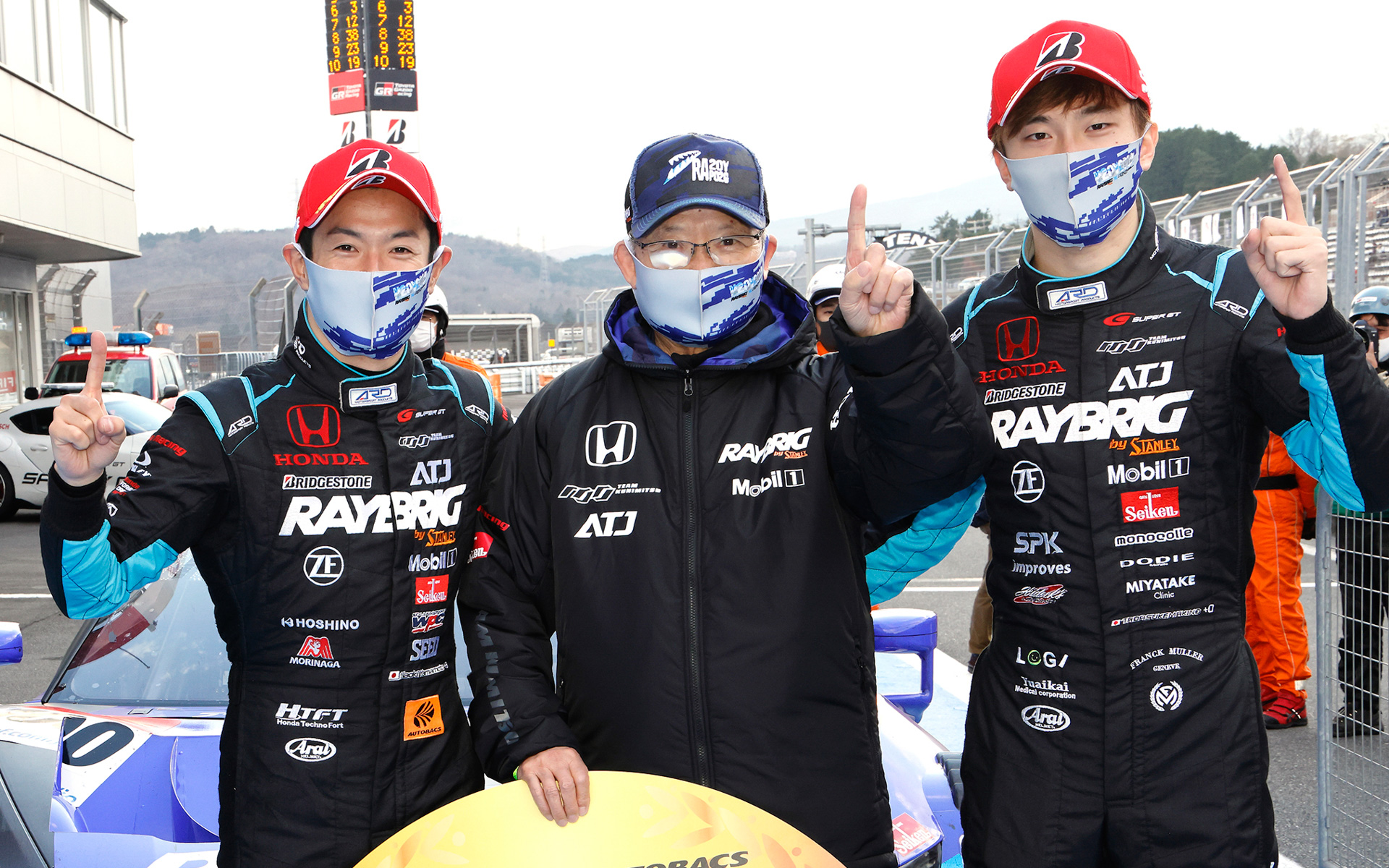 写真は2020年のSUPER GT GT500クラスでRAYBRIG NSX-GT 山本尚貴/牧野任祐組がシリーズチャンピオンを獲得したときのもの