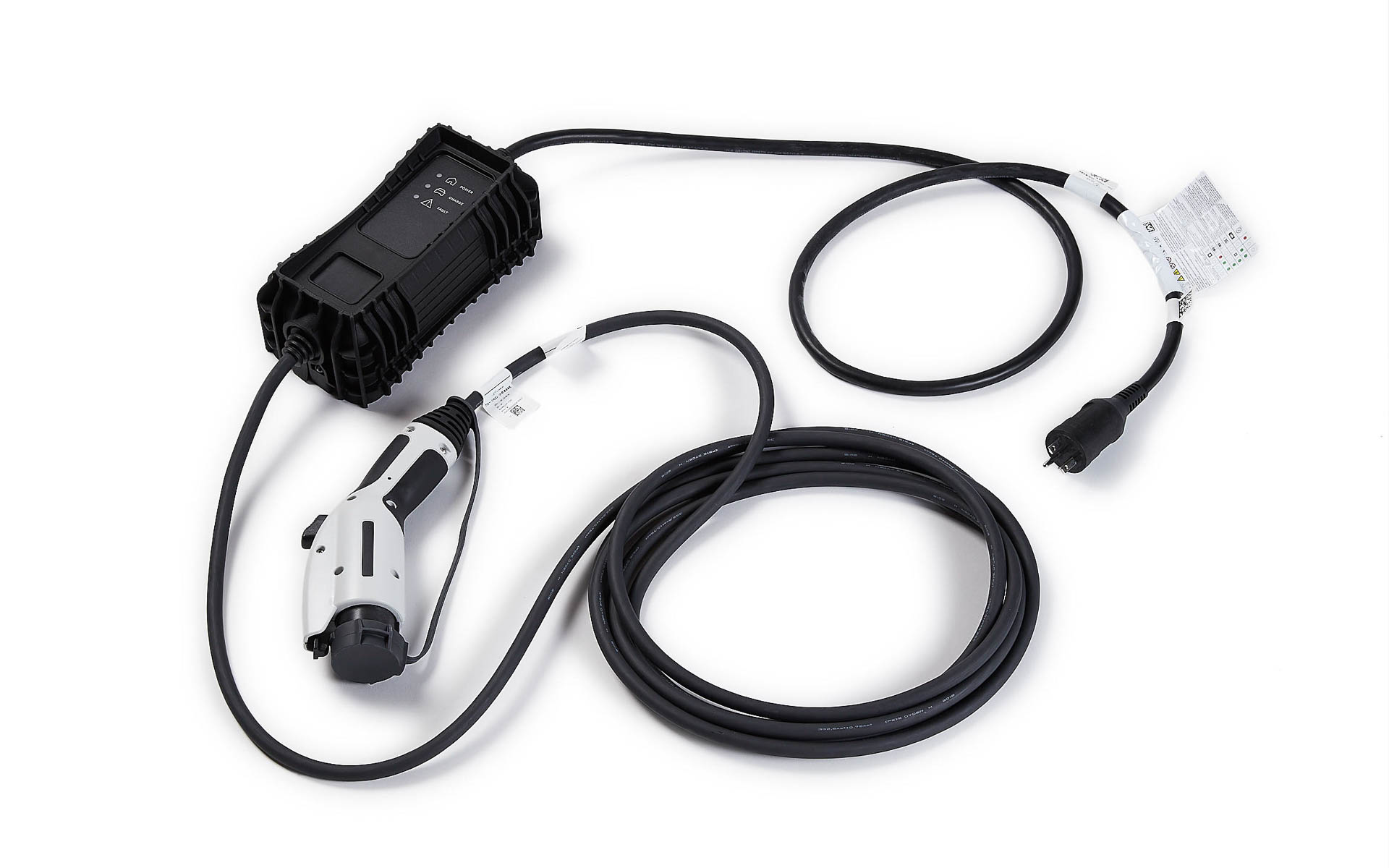 E-TENSEを採用するPHEVは、15.6kWhのリチウムイオンバッテリを搭載し、エレクトリックモードで61km（欧州WLTCモード）のゼロエミッション走行が可能。満充電に要する時間は、3kW/200Vで約5時間、6kW/200Vで約2.5時間