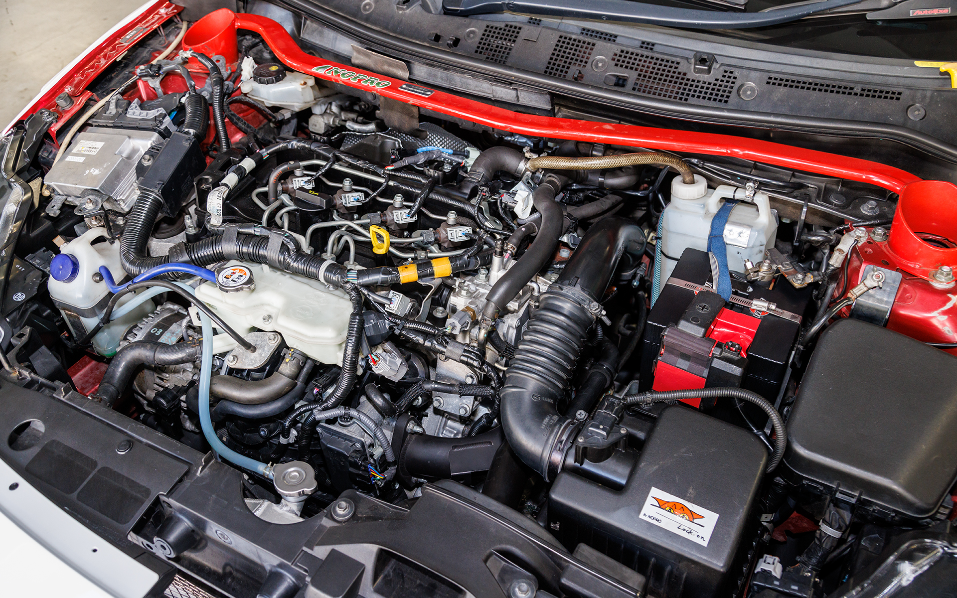 MAZDA2に搭載されるのはディーゼルエンジン。ここにサステオを供給していく