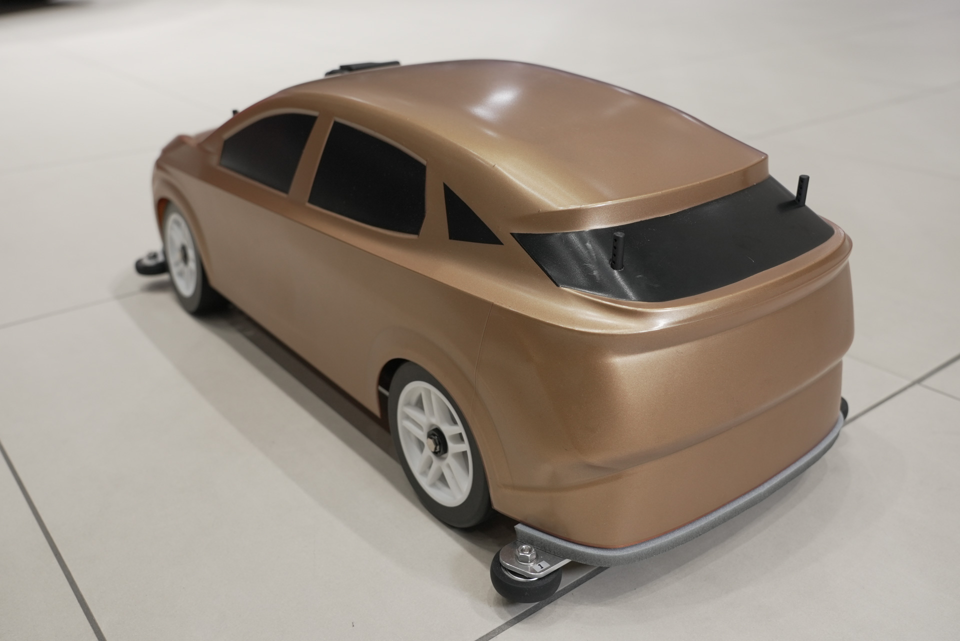 日産の「e-4ORCE ラジコンカー」