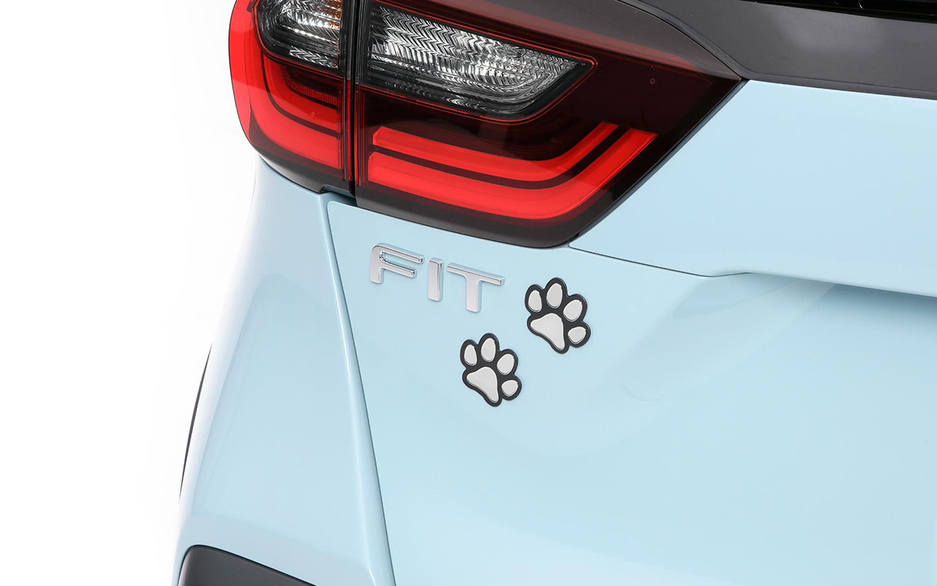 ペットエンブレム（肉球デザイン）装着イメージ