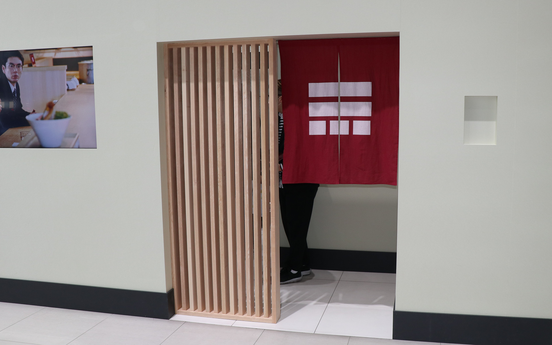 ラーメン店をイメージした特設コース入口