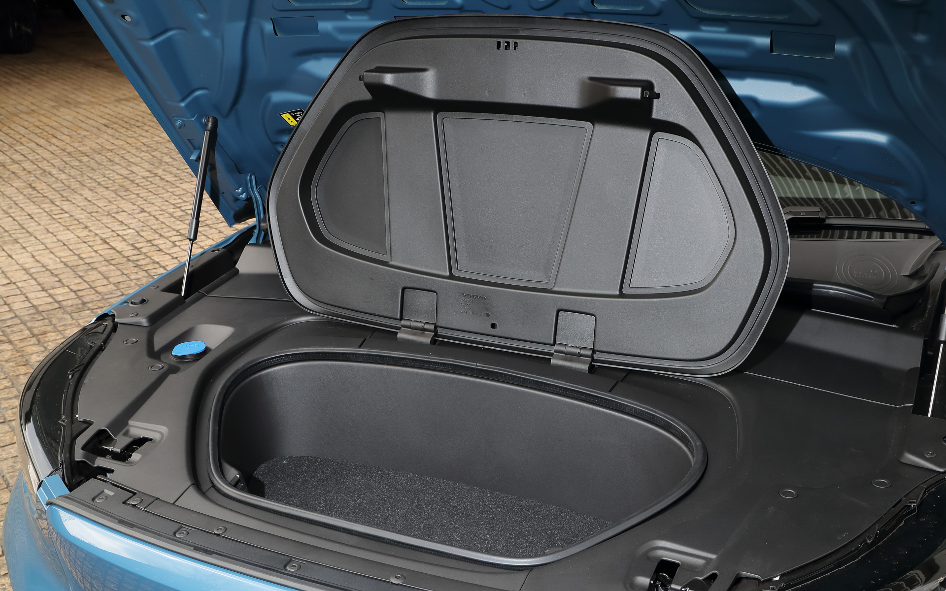 充電ケーブル類が入っていた