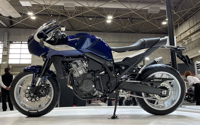 ホンダ、市販予定車「ホーク 11」を大阪モーターサイクルショー