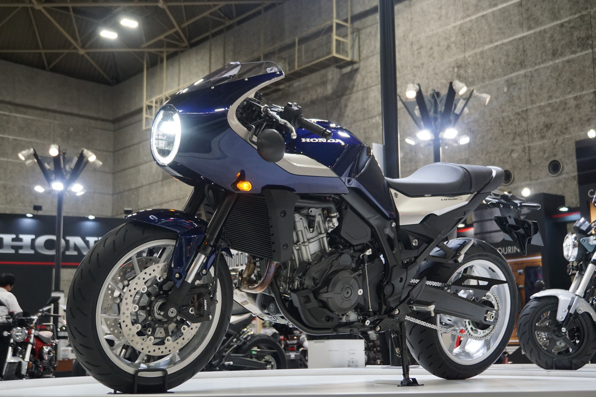 新型ロードスポーツモデル「HAWK 11（ホーク イレブン）」