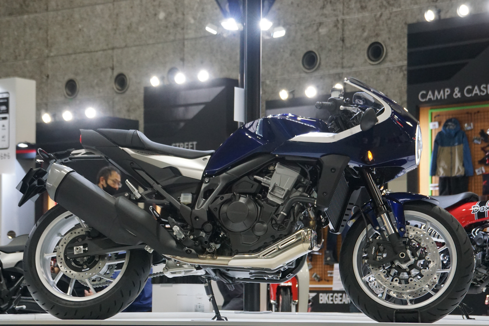 新型ロードスポーツモデル「HAWK 11（ホーク イレブン）」