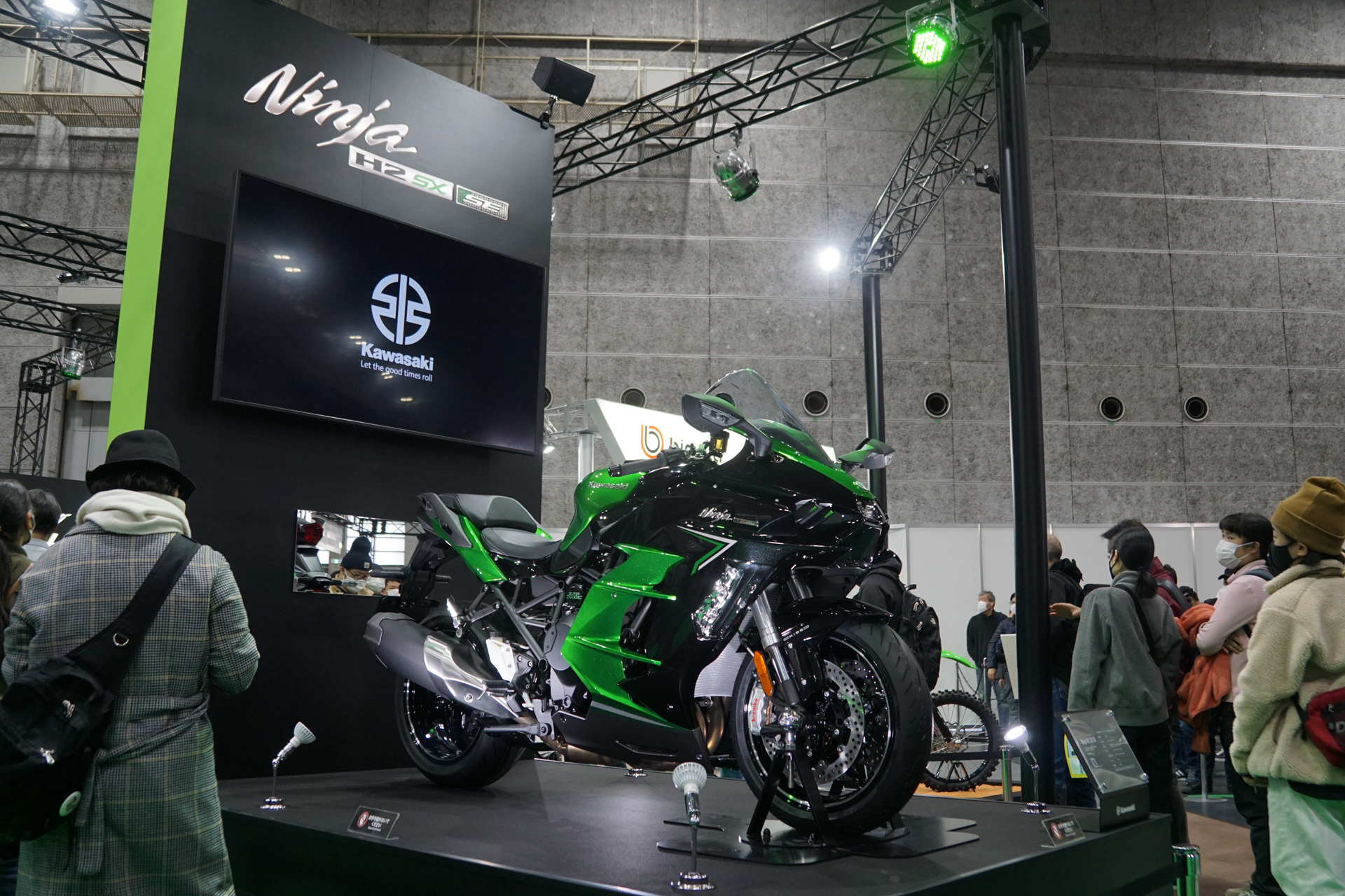 ACC機能などが追加された「Ninja H2 SX SE」を展示