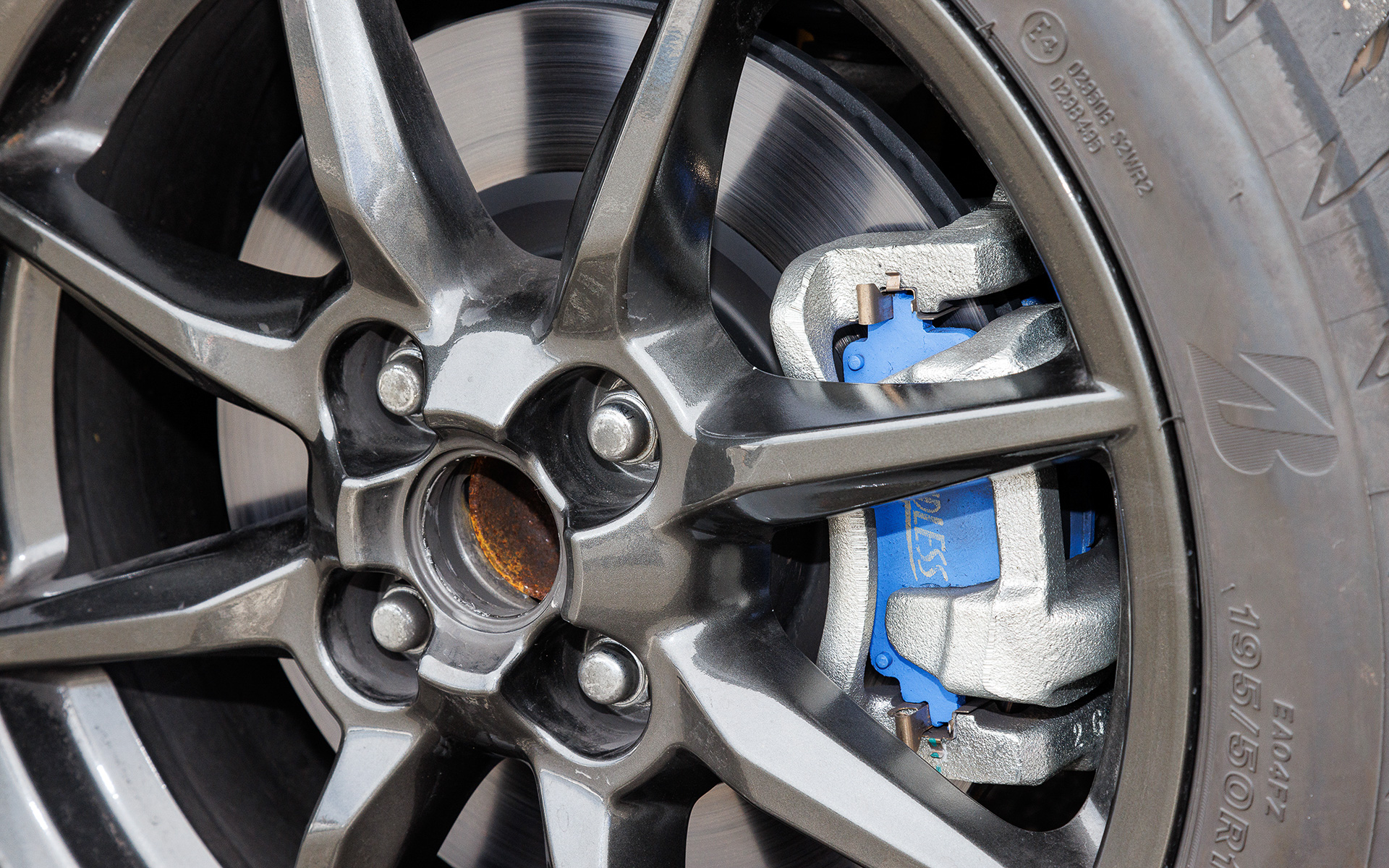 ブレーキパッドとブレーキフルードはエンドレス製が採用されている