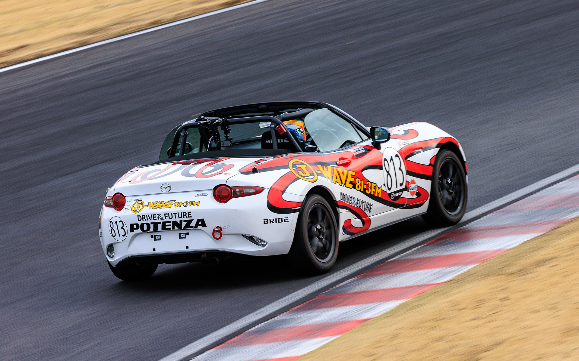 2位はメディア4耐の強豪、813号車 J-Waveポテンザロードスター