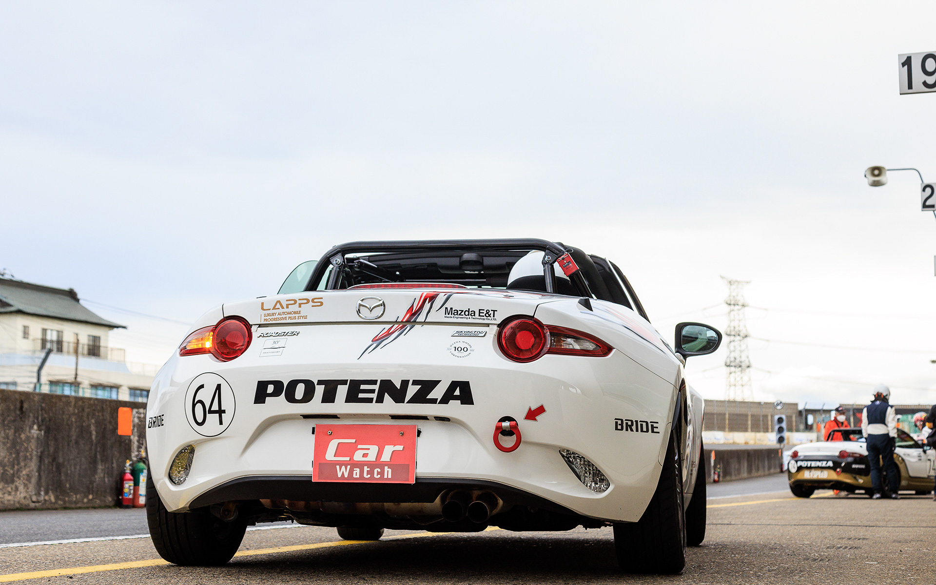 最後のピットを後にする