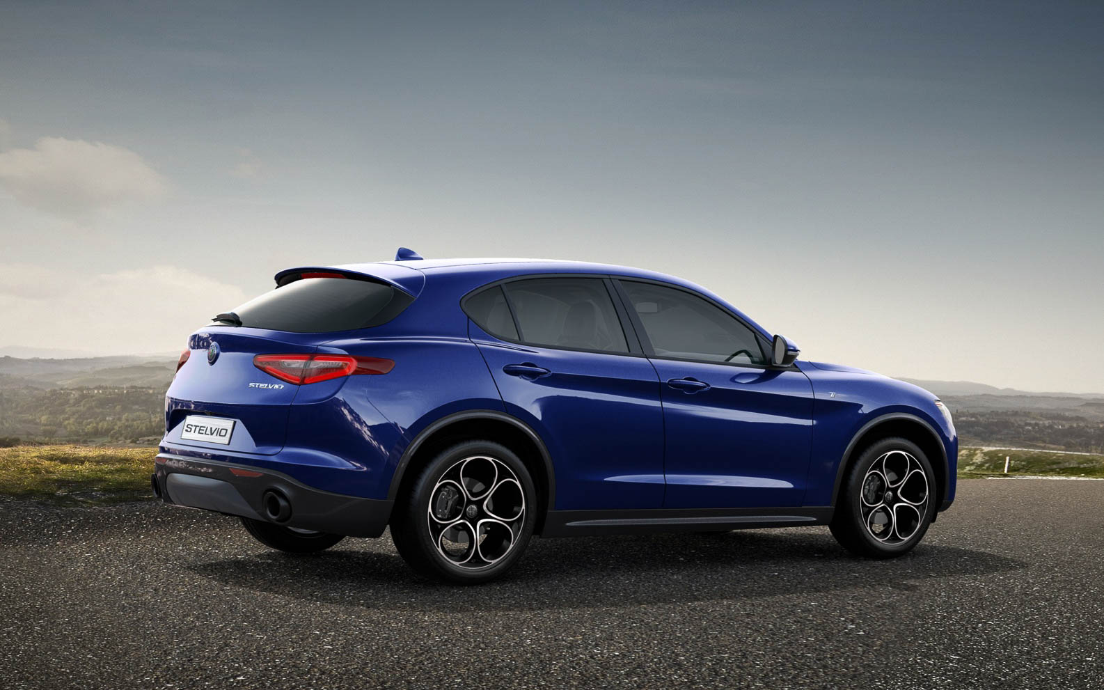 ステルヴィオ Ti（本国仕様）