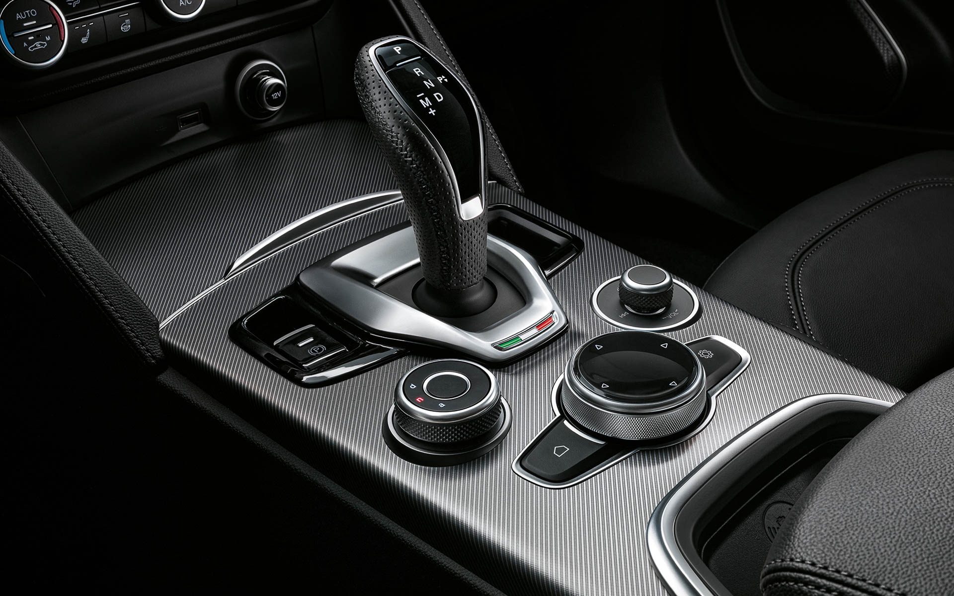 ステルヴィオ ヴェローチェ（本国仕様）