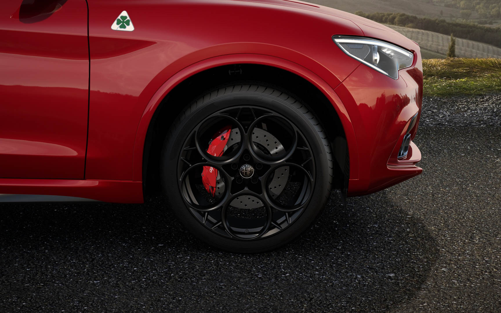 ステルヴィオ クアドリフォリオ（本国仕様）