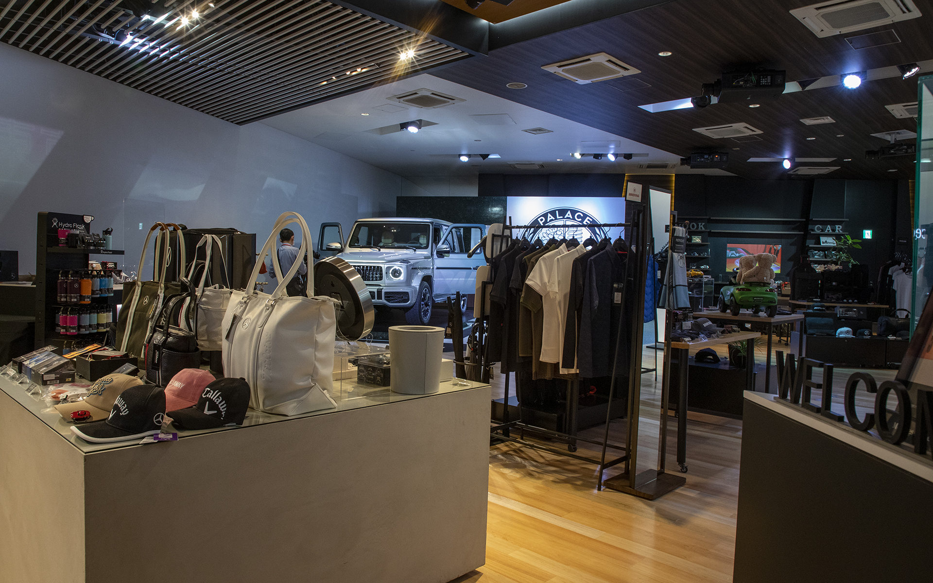 メルセデス ミー 東京の住所は東京都港区六本木7-3-10。展示期間は3月22日～4月12日。時間は10時～20時