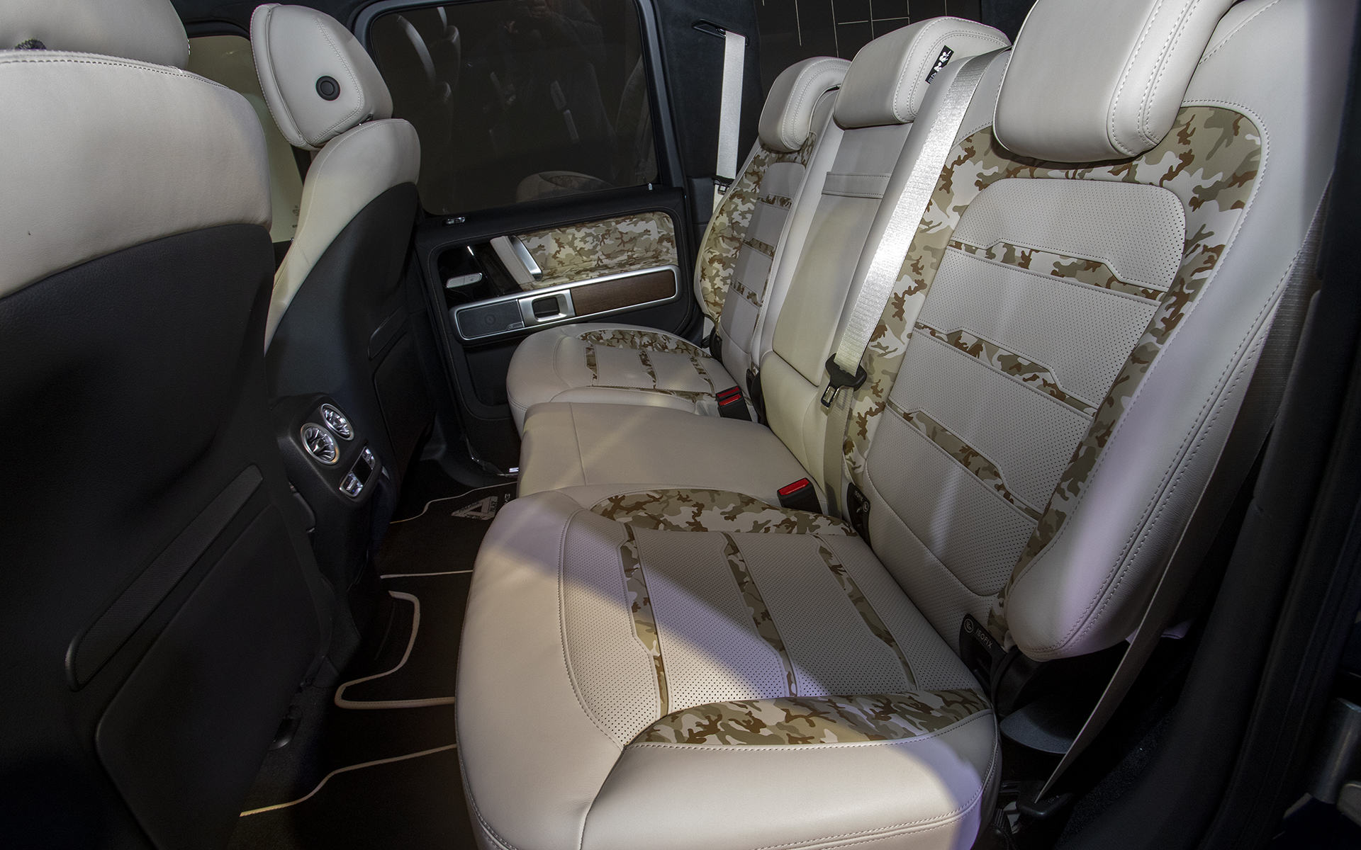 リアシートの表皮もフロントに合わせたものとなる