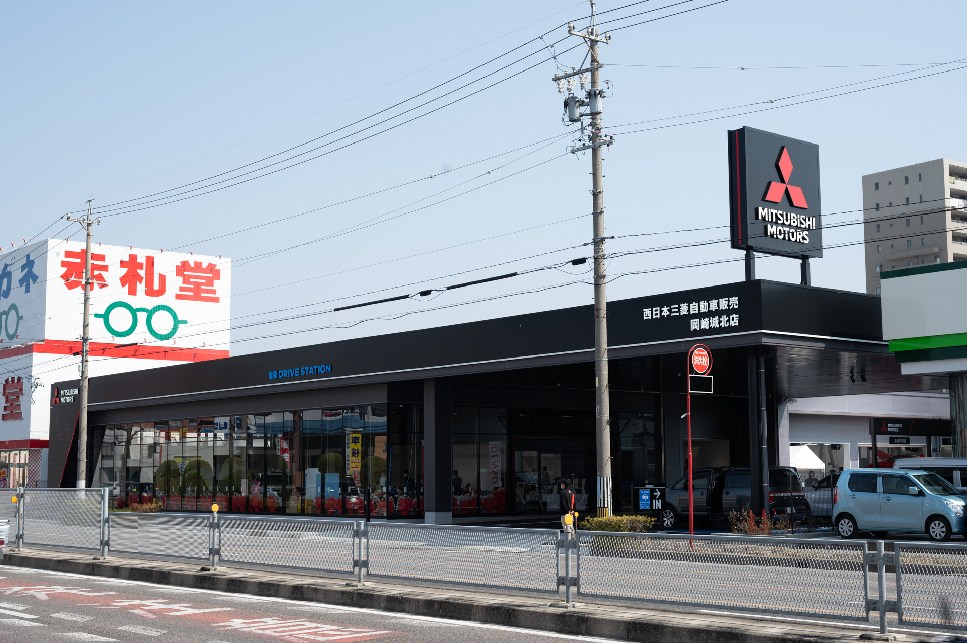 高橋さんが新型アウトランダーPHEVを購入したのは西日本三菱自動車販売 岡崎城北店。2022年2月にリニューアルオープン