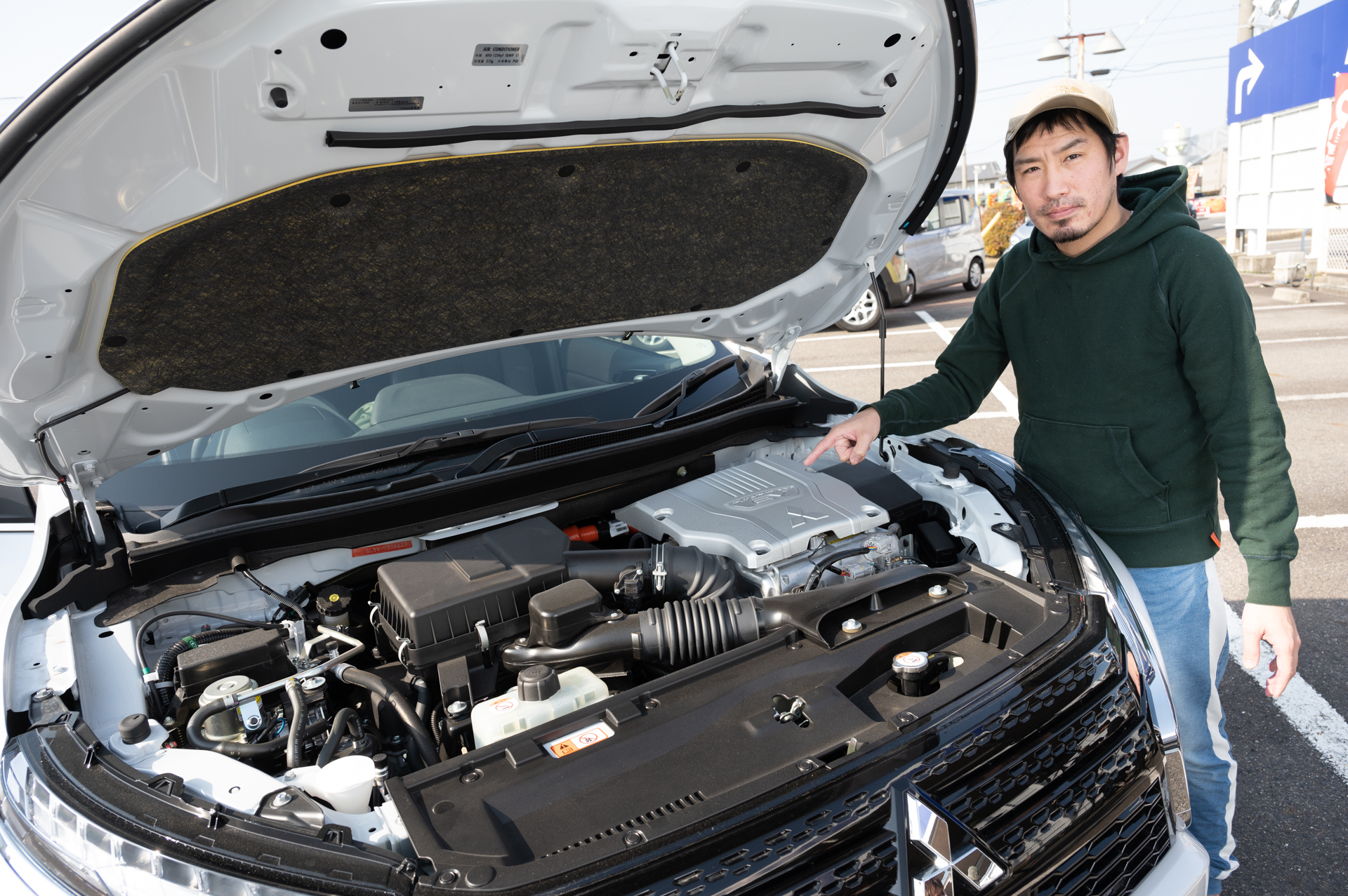 自宅にはV2Hのほか200Vの普通充電設備も付けている。電気工事の資格をお持ちということでなんと工事はDIY。エクリプス クロス PHEVに乗り換えてからはガソリンスタンドには3か月に一度くらいしか行かなくなったという