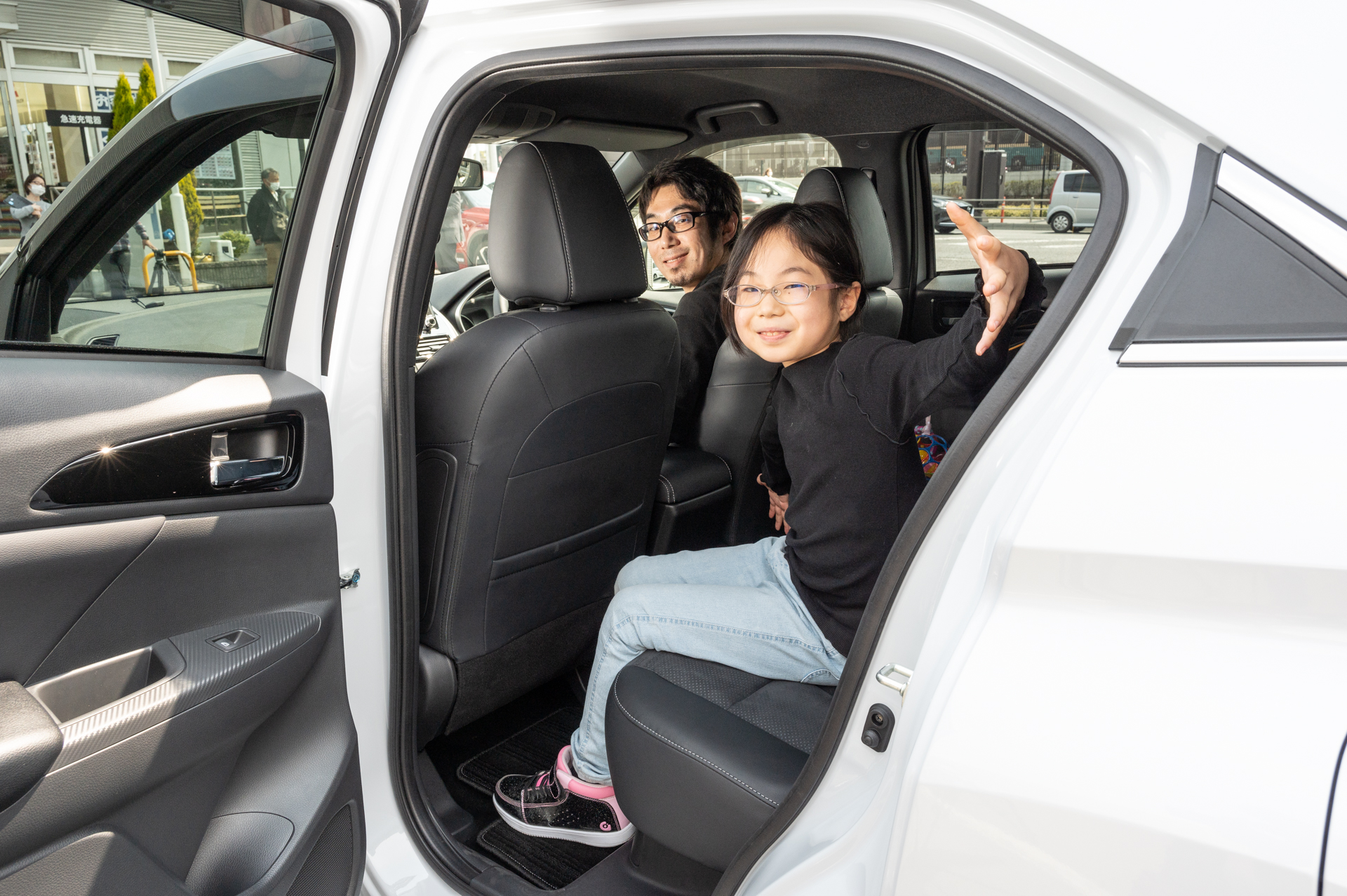 7歳になる上の娘さんもエクリプス クロス PHEVがお気に入り。商談にはいつも一緒に来ていたので「自分のクルマ」という感情を持っているのかも
