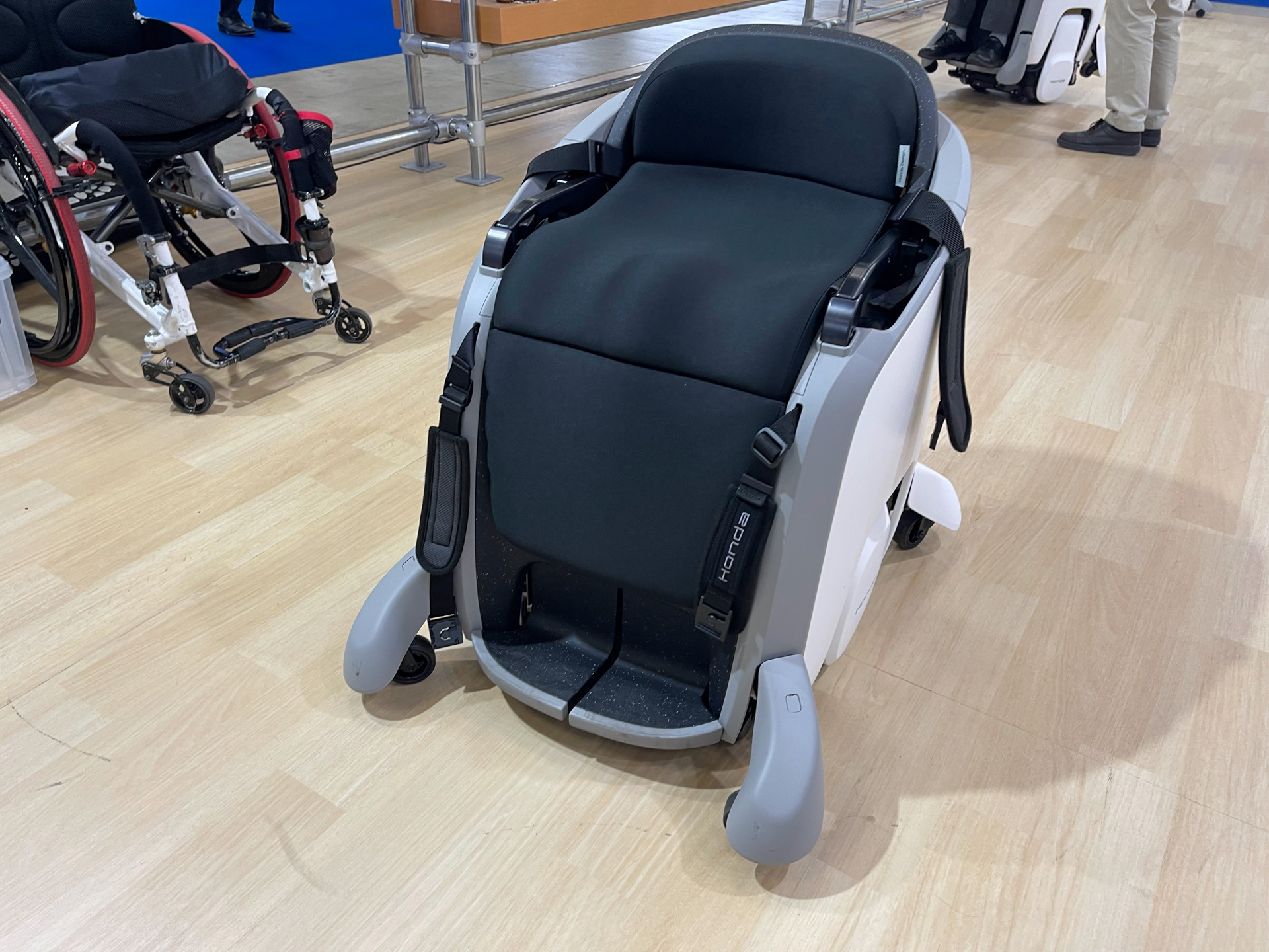「ASIMO」や「UNI-CUB β」で培われてきたホンダのロボティクスが詰め込まれた最新機体こと、パーソナルモビリティ「UNI-ONE」