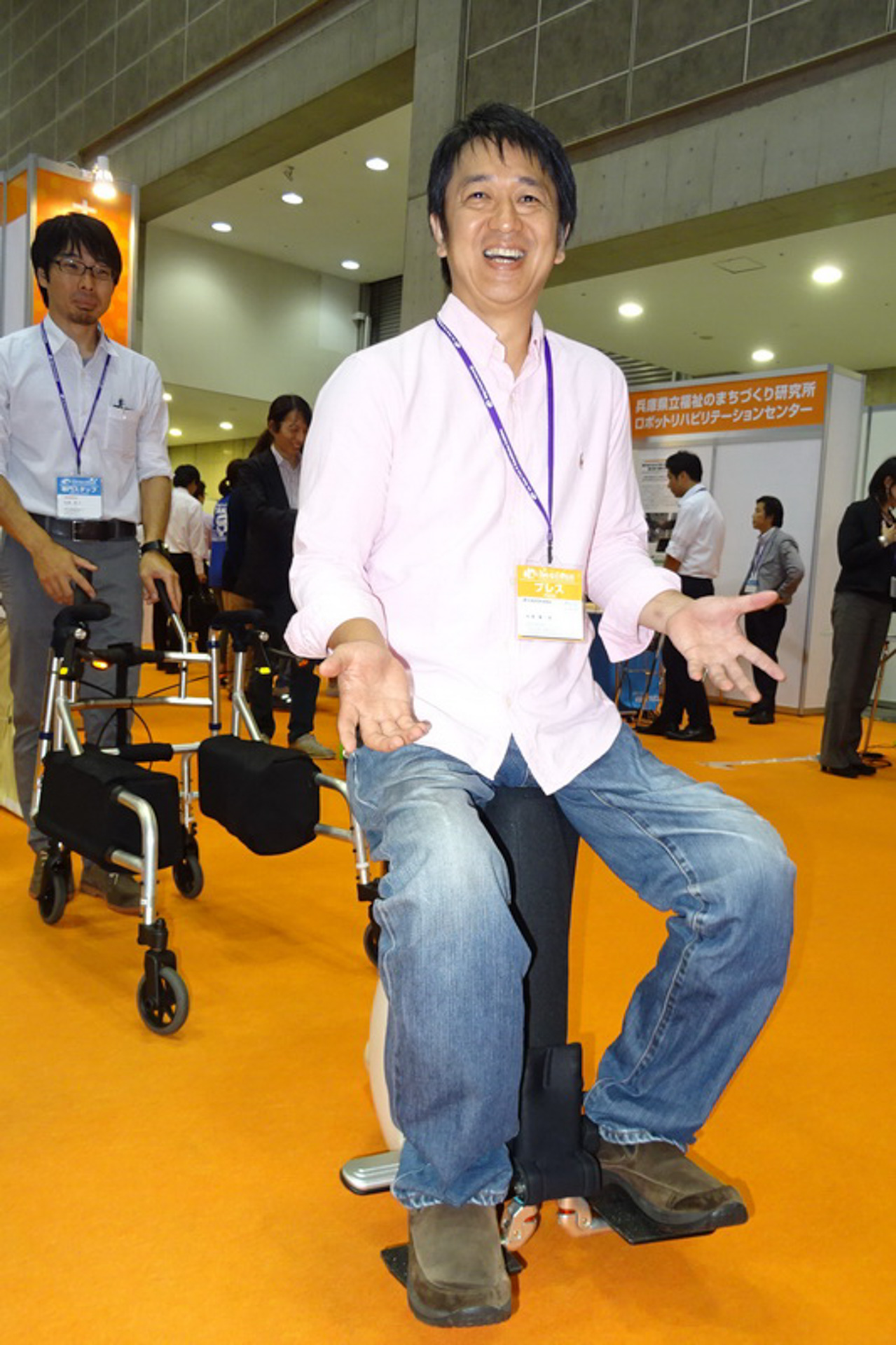 「UNI-CUB βをベースとした障がい者向け1人乗りパーソナルモビリティ試作機」体験試乗に笑いが止まらないワイです