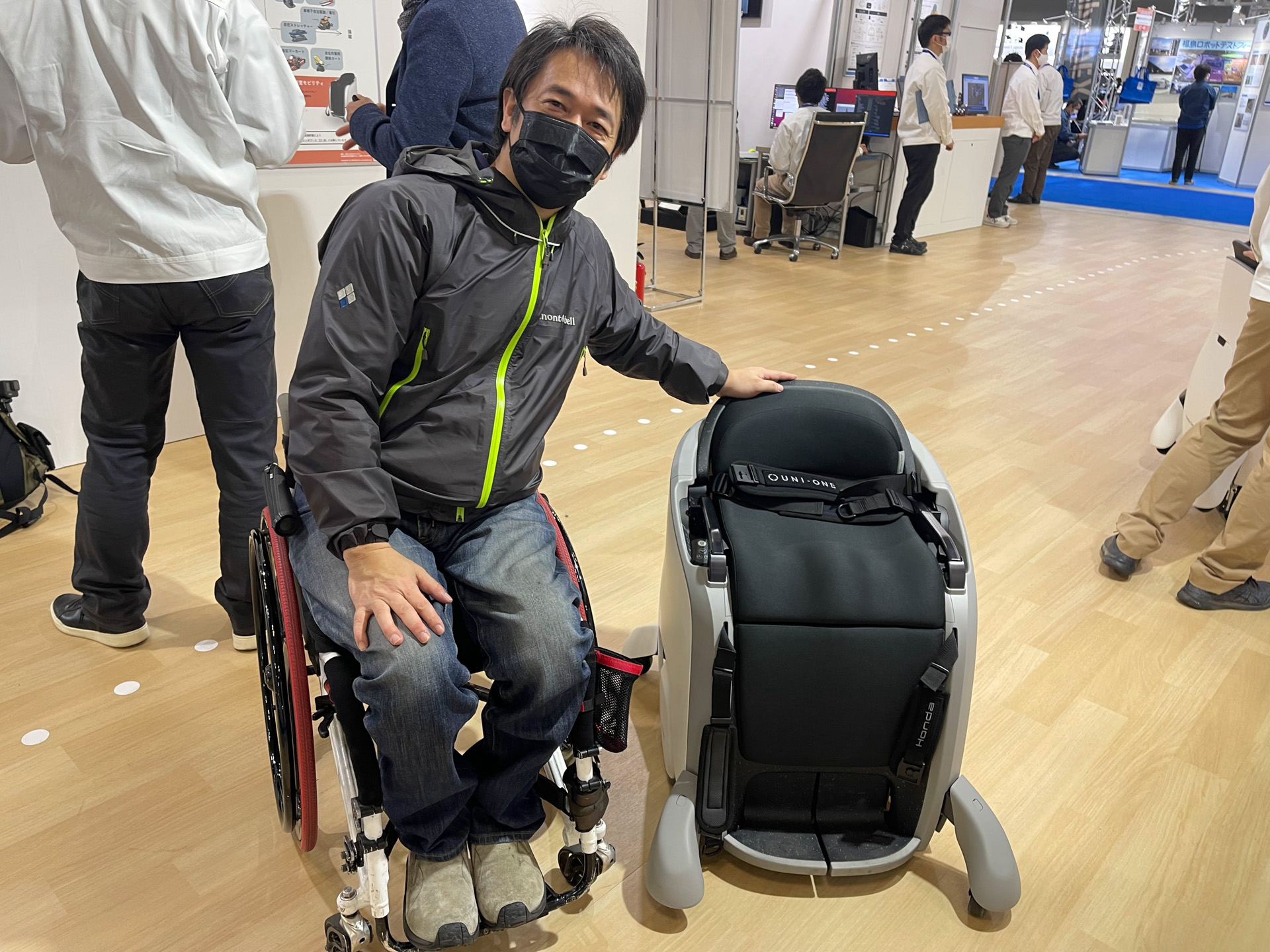「2022国際ロボット展」で障がい者向けUNI-CUB βの後継機とも言える「UNI-ONE」を発見！