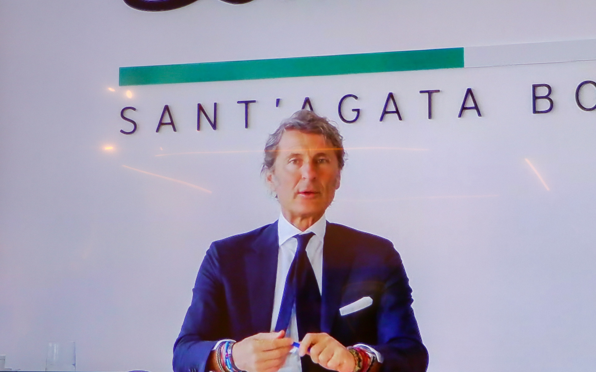 ステファン・ヴィンケルマン氏は1964年10月18日にベルリンで生まれ、ローマ育ち。メルセデス・ベンツ、フィアットを経て2005年にアウトモビリ・ランボルギーニの最高経営責任者（CEO）に就任。2016年3月15日にquattro GmbH（Audi Sport GmbHの前身）のマネージングディレクターに任命され、Audi Sportブランドを統括。そして2020年11月に再びアウトモビリ・ランボルギーニCEOに就任した