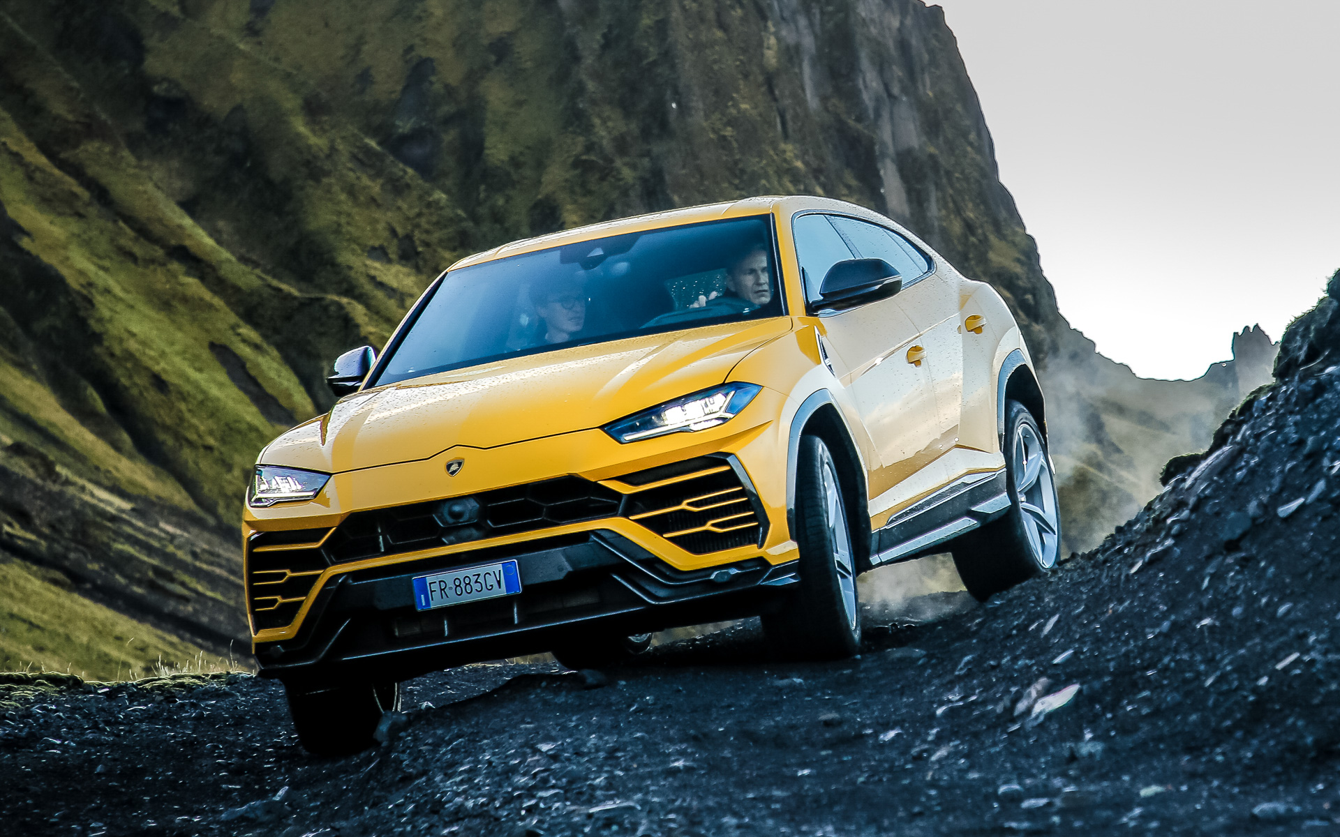 スーパーSUV「ウルス」