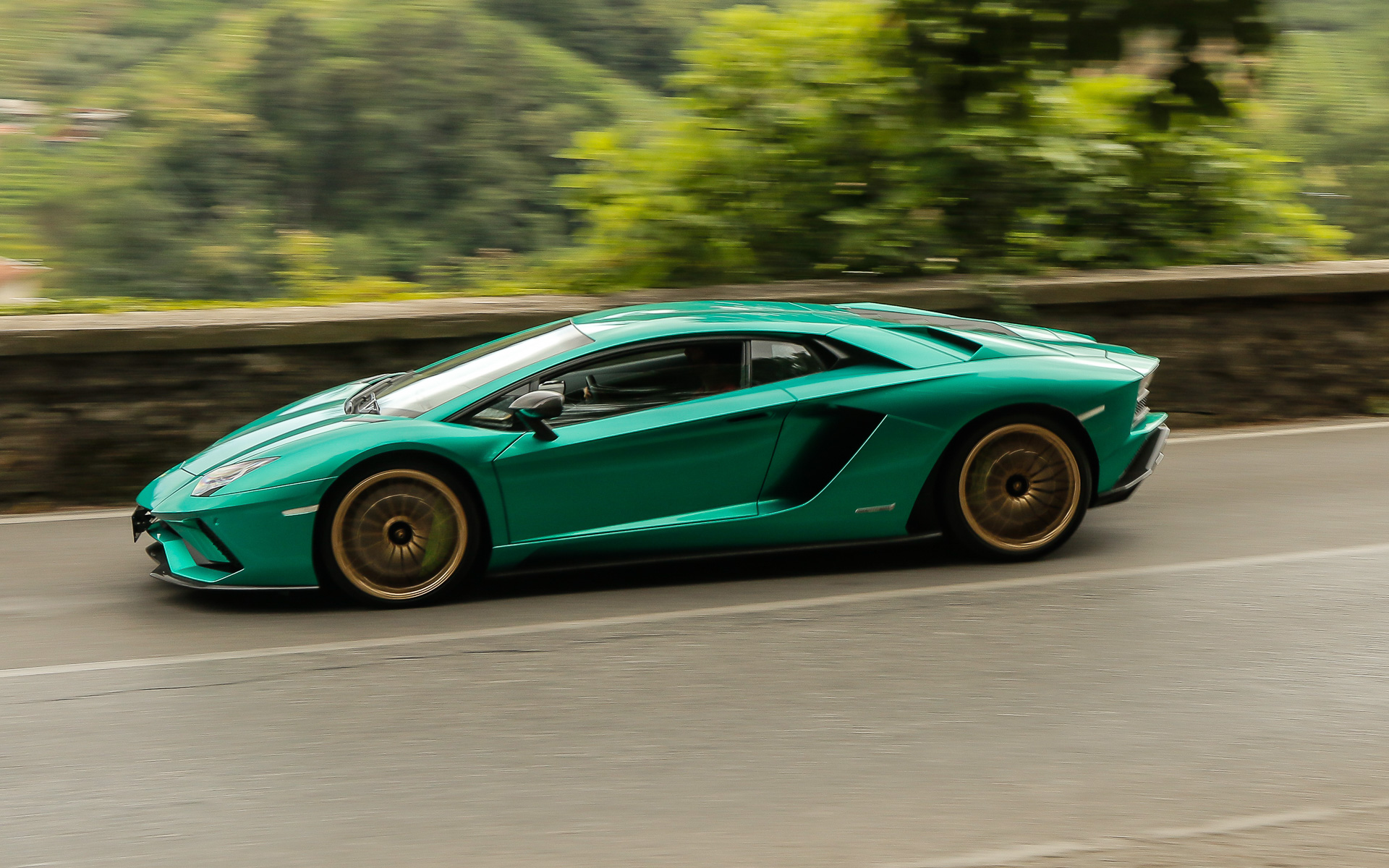 アヴェンタドール