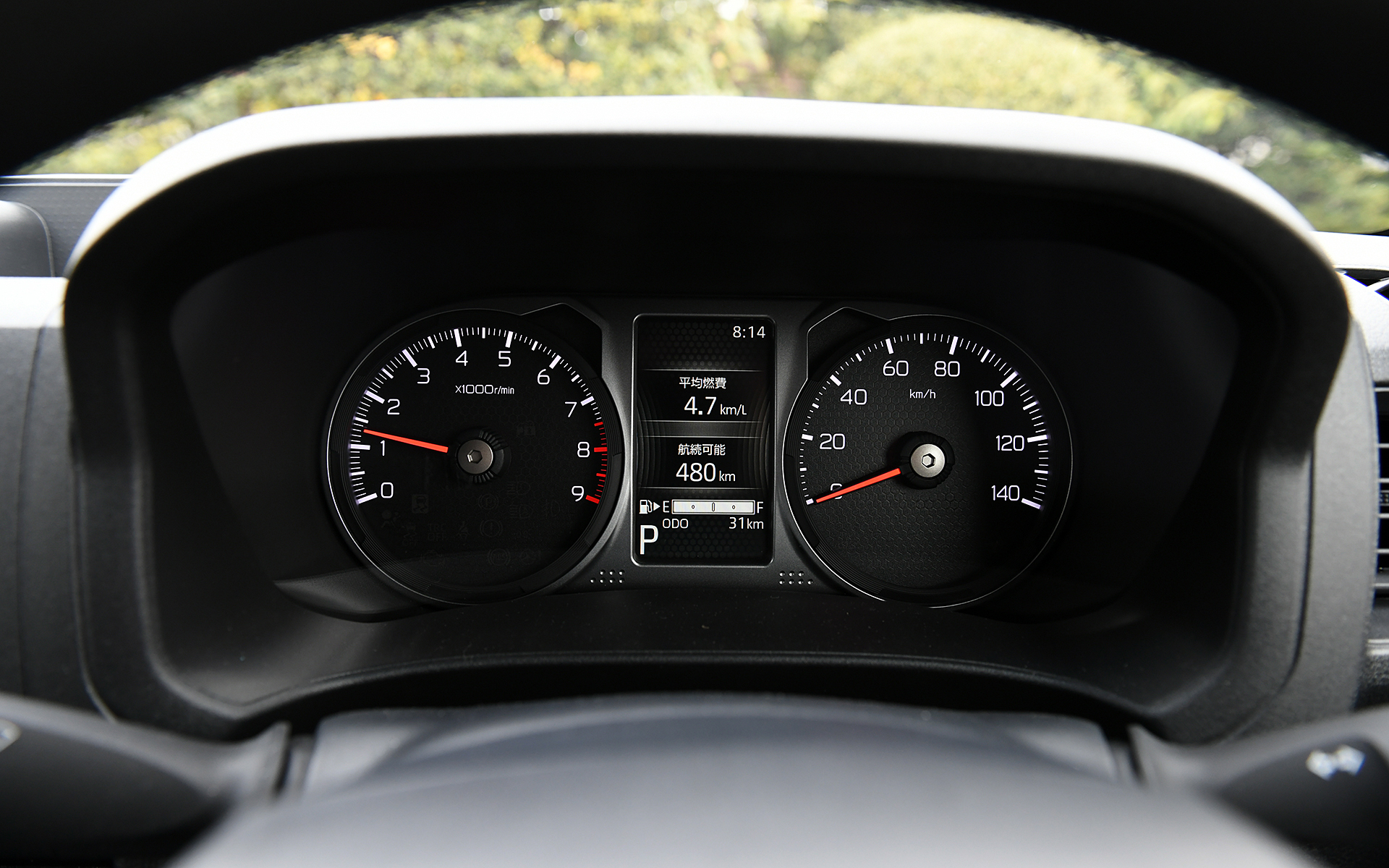 RSグレードではメーター内にTFTカラーマルチインフォメーションディスプレイが搭載される