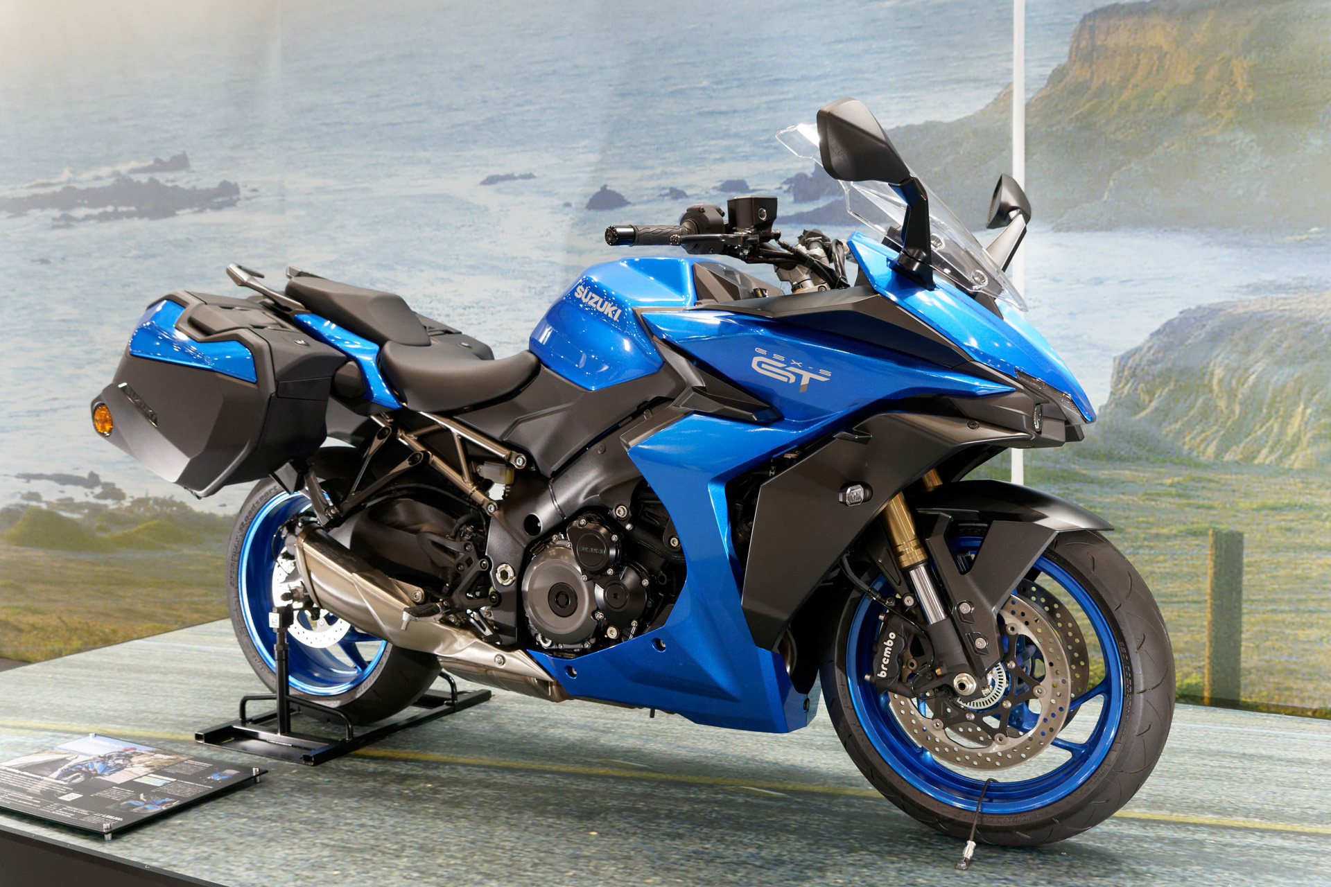 パニアケースを装着した「GSX-S1000GT」