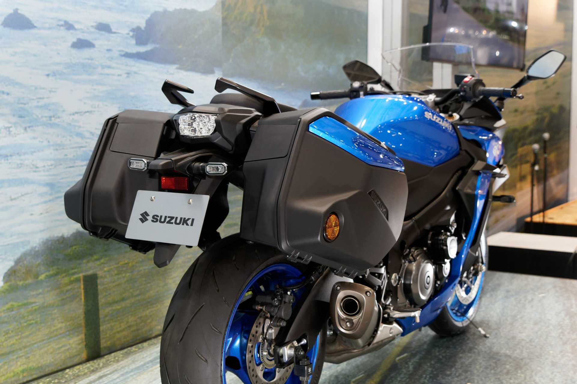 パニアケースを装着した「GSX-S1000GT」