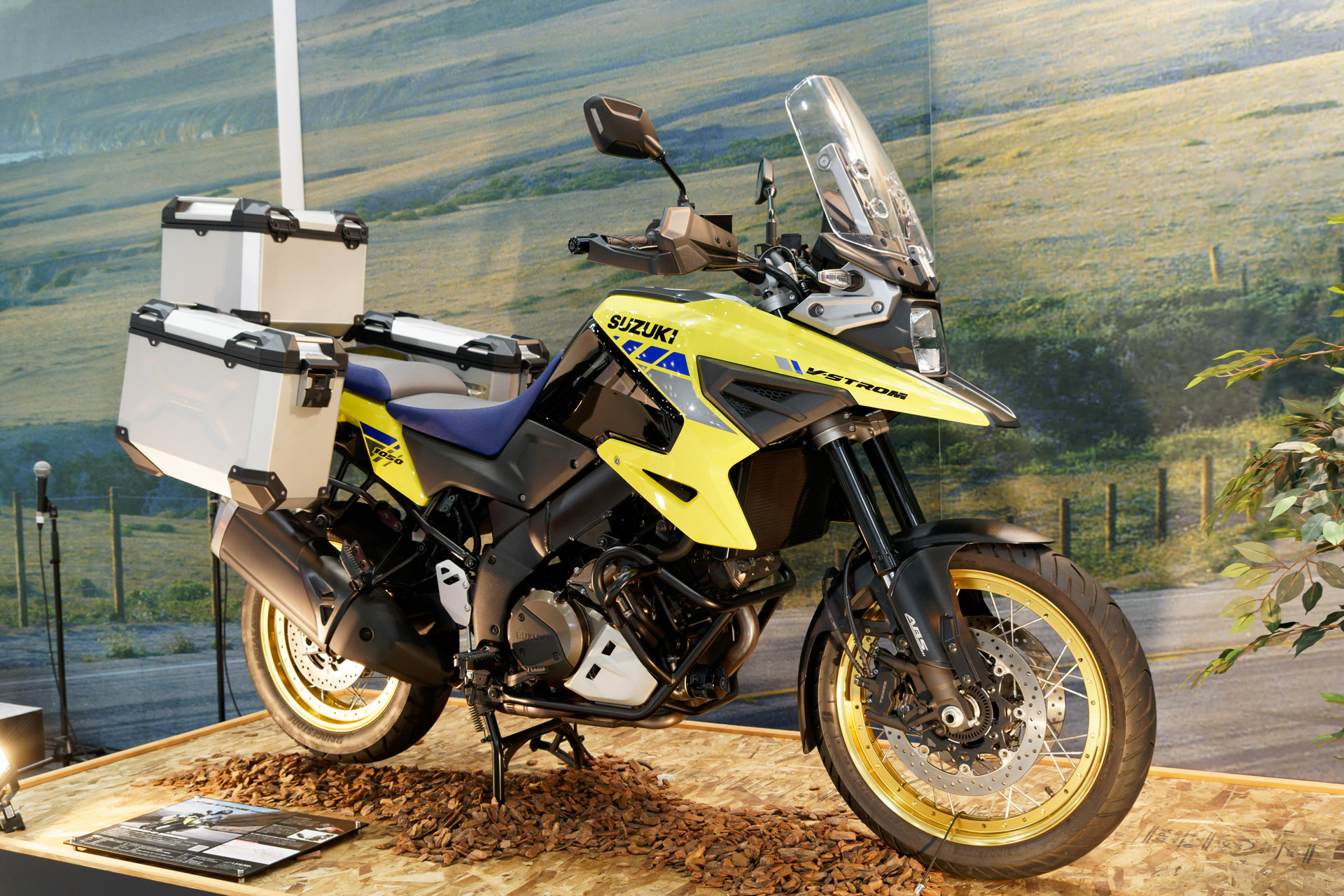 大型アドベンチャーモデル「V-STROM1050XT」