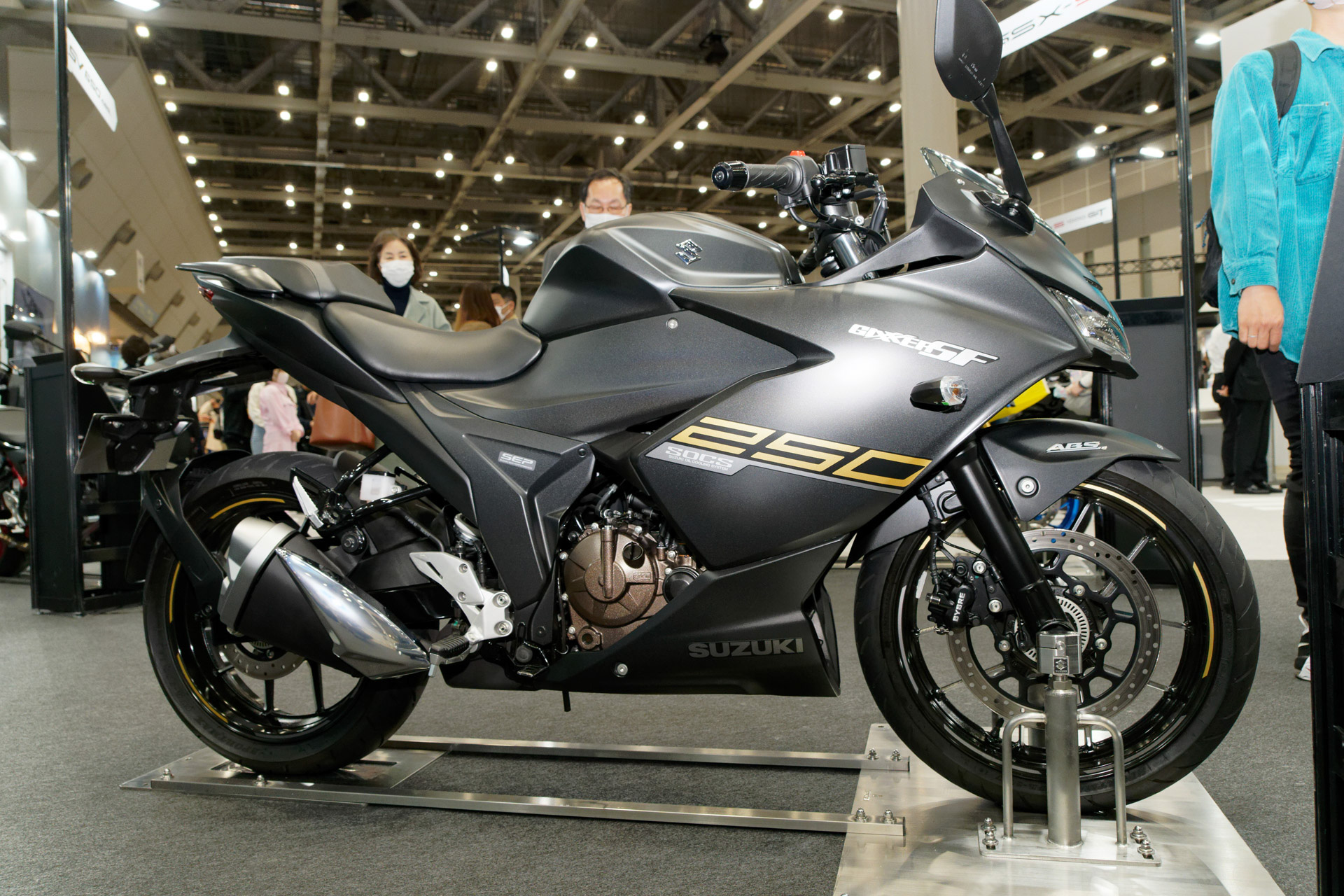 マットブラックメタリックNo.2カラーの「ジクサーSF250」