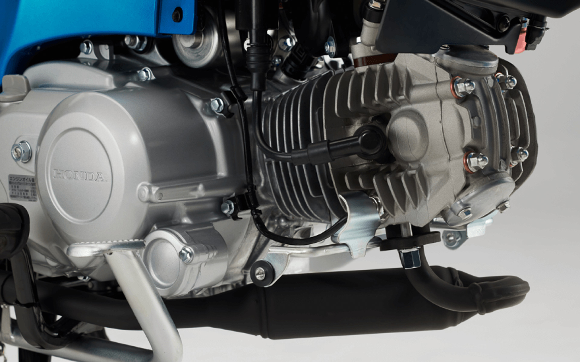 最新の排出ガス規制に対応した新エンジン