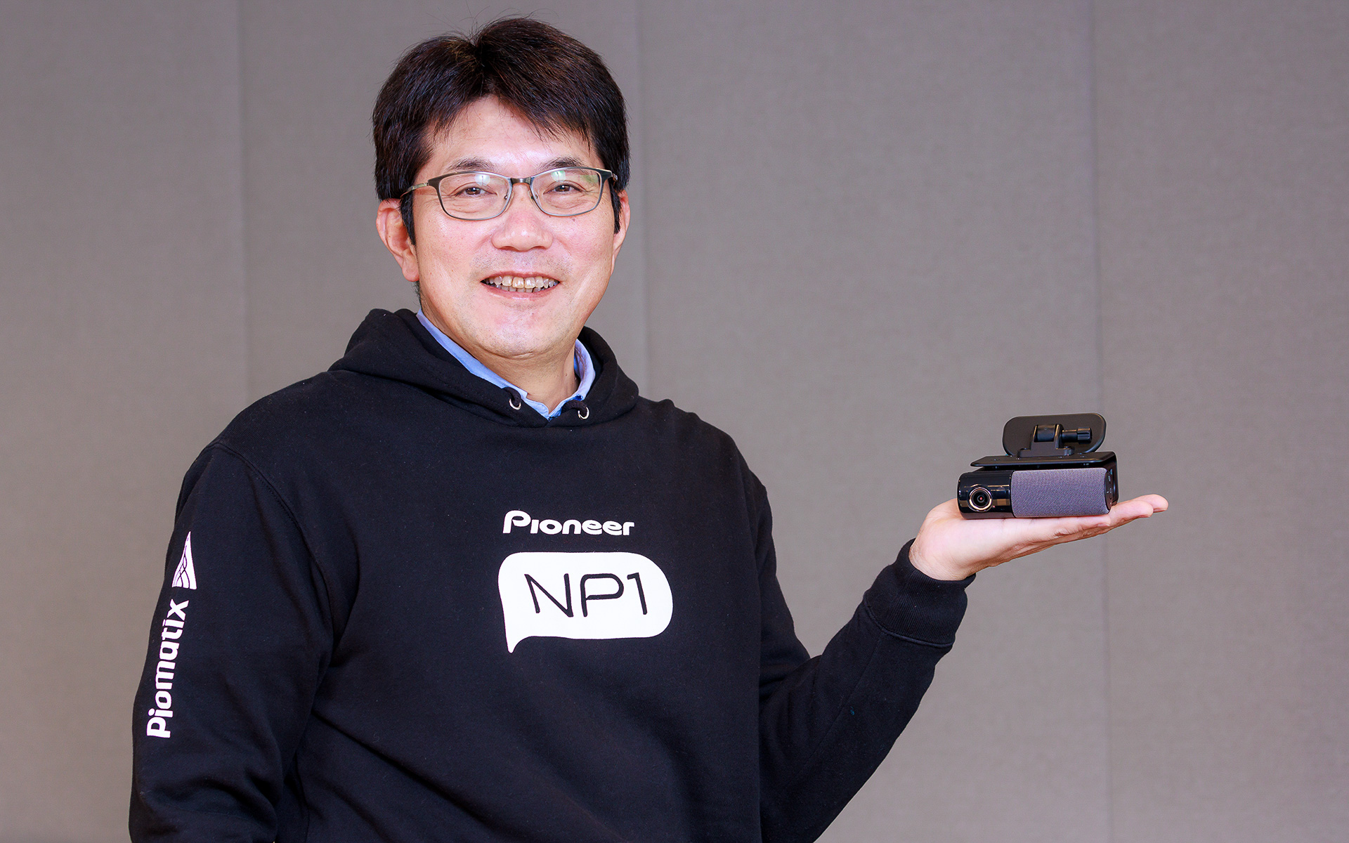 ドライビングパートナー「NP1」について、パイオニア株式会社の常務執行役員でNP事業本部長 兼 デザイン部担当の坂本雅人氏に話を聞いた