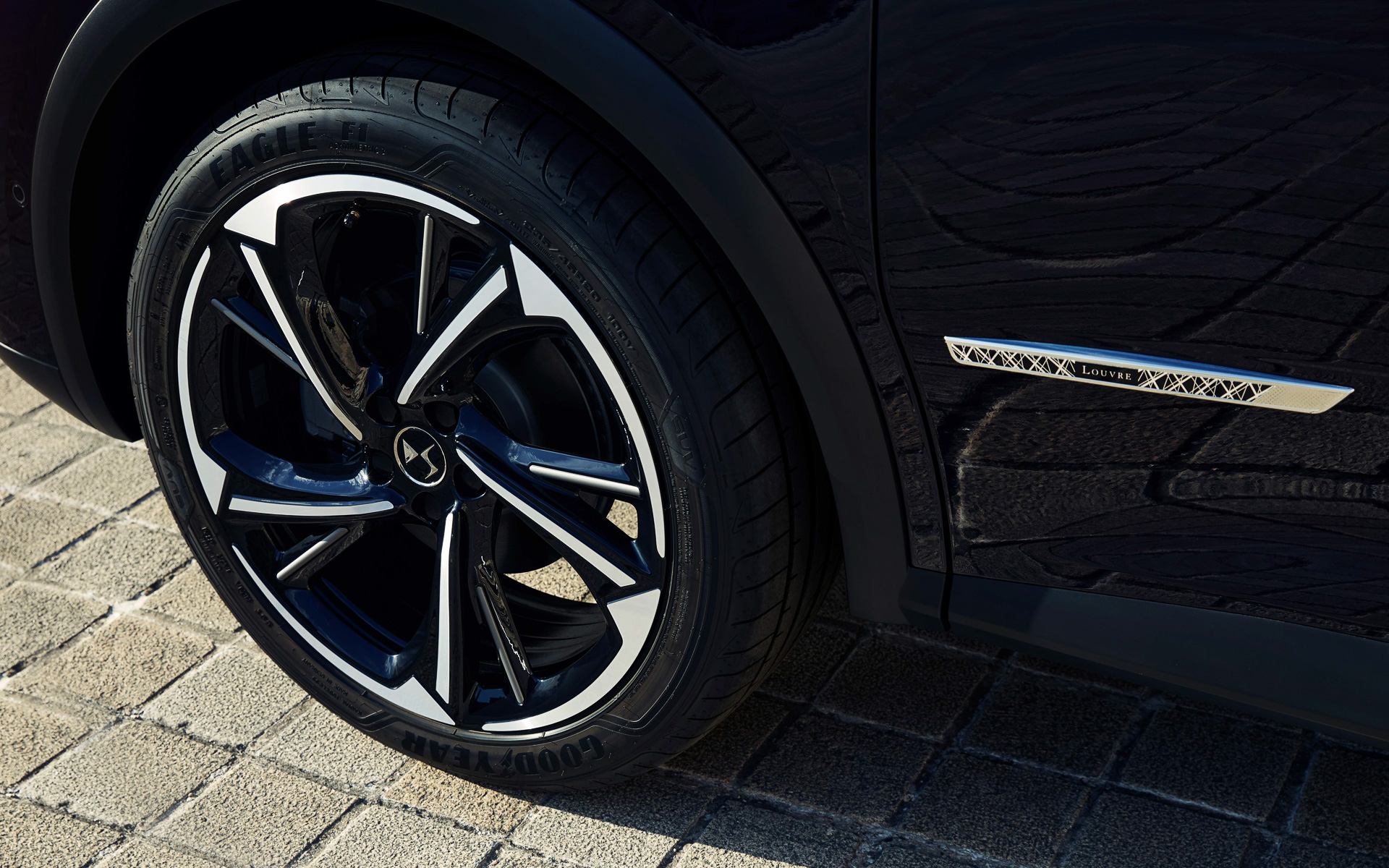 オリジナルデザインの20インチホイール「アレクサンドリア」