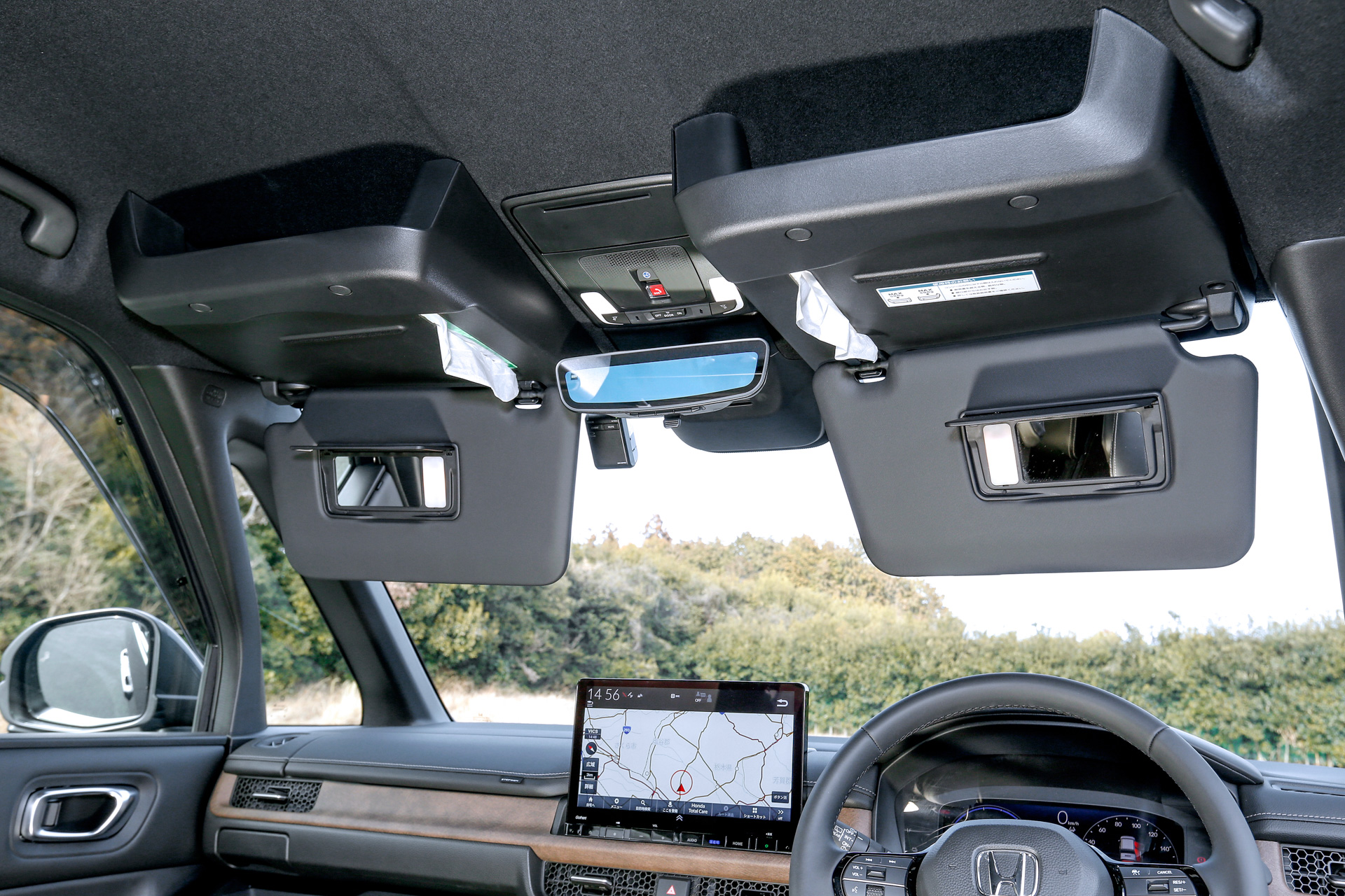 大型ルーフコンソール：写真はSPADA