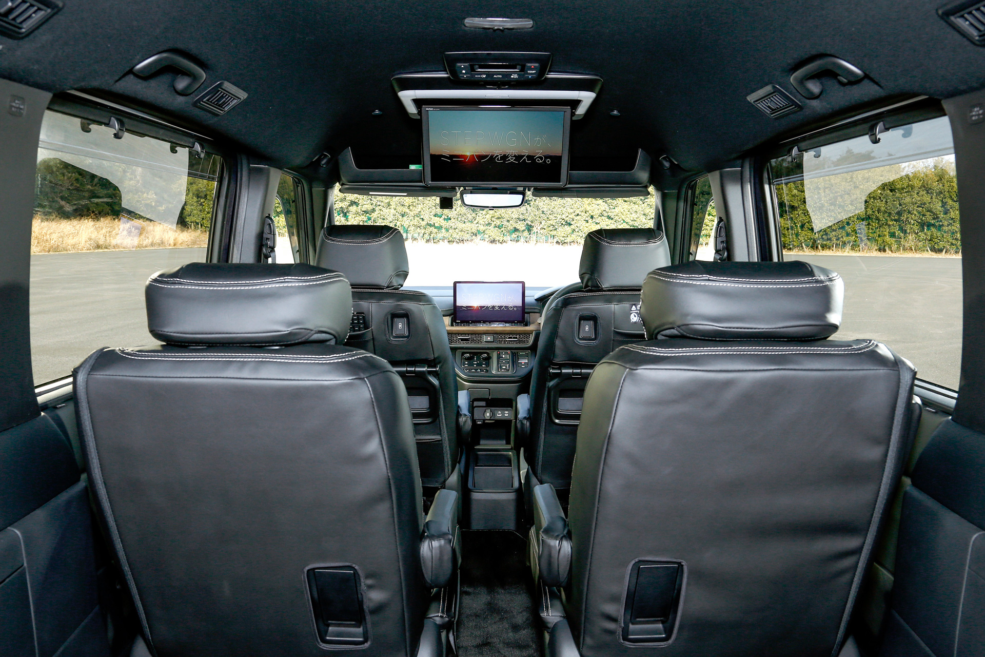 15.6インチリア席モニター＆11.4インチHonda CONNECTナビ：写真はSPADA